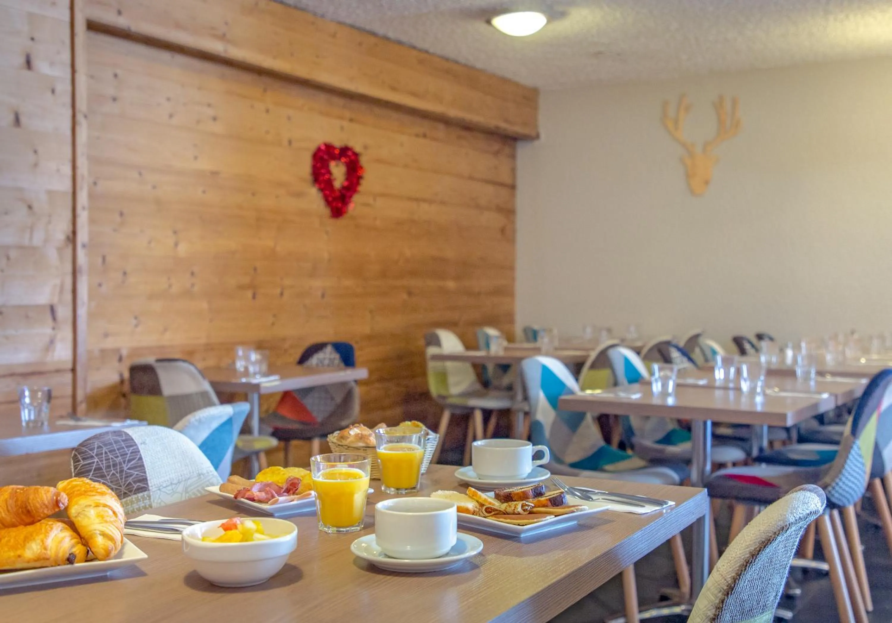 Restaurant/places to eat in SOWELL HOTELS Le Pas du Loup