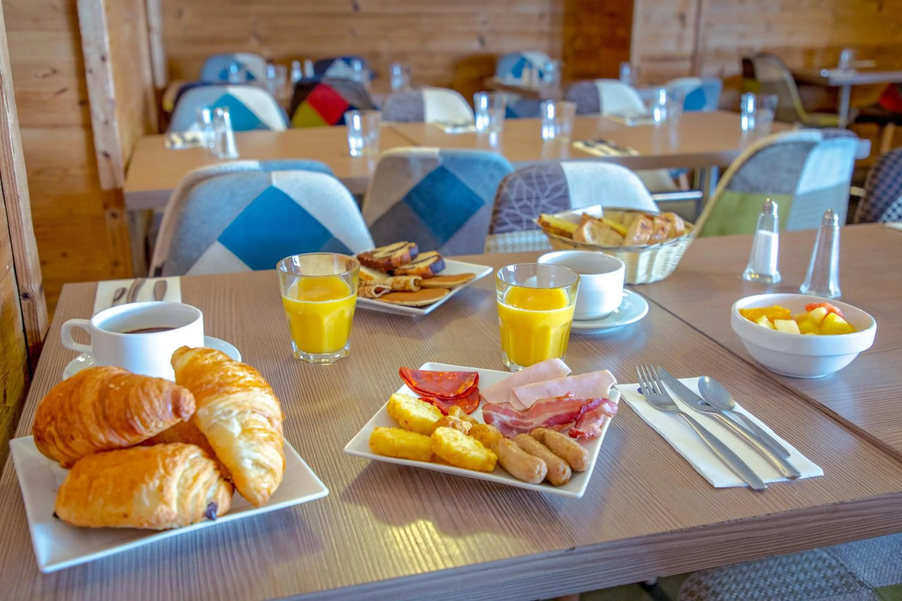 Restaurant/places to eat in SOWELL HOTELS Le Pas du Loup