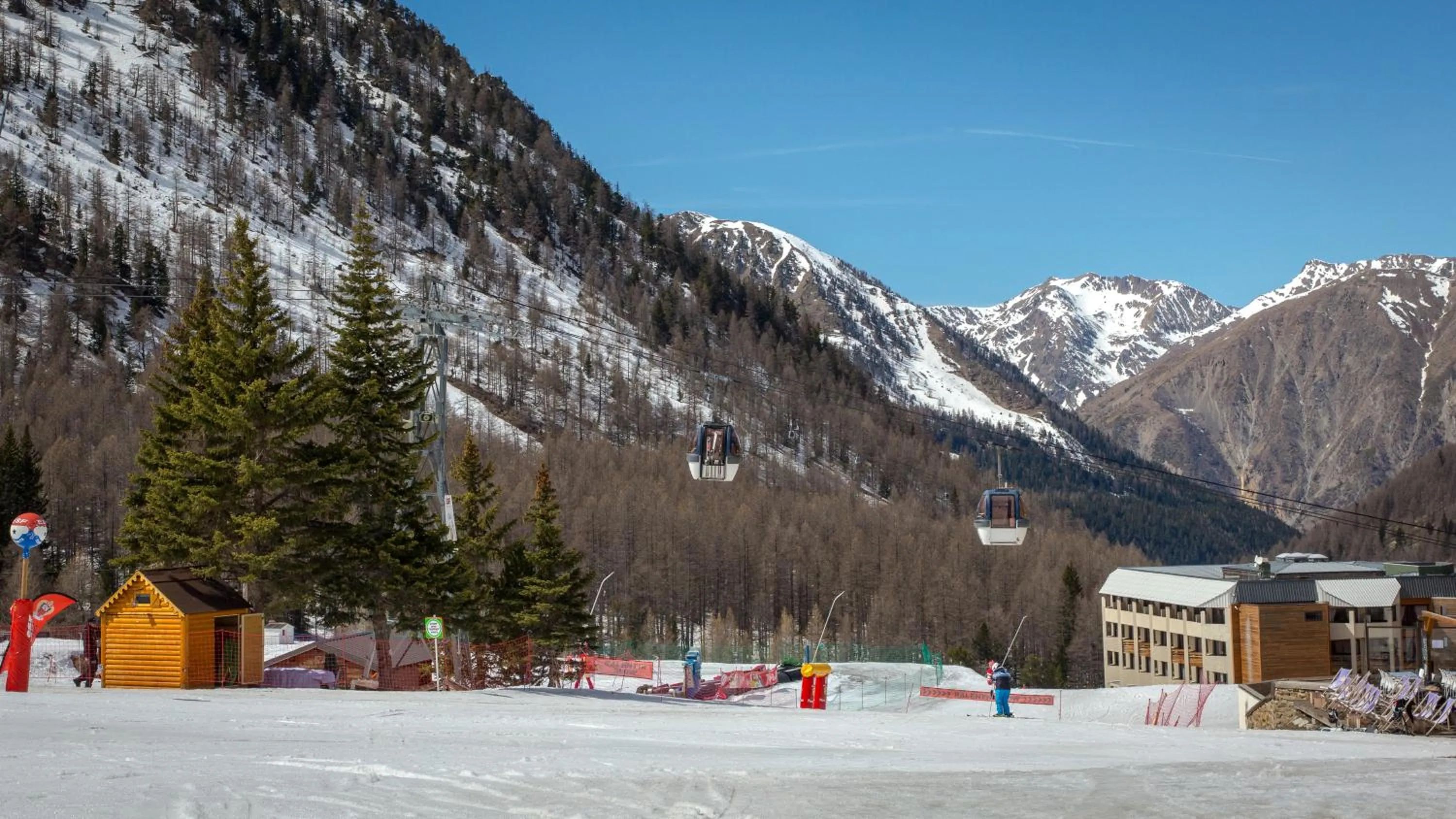 Ski School in SOWELL HOTELS Le Pas du Loup