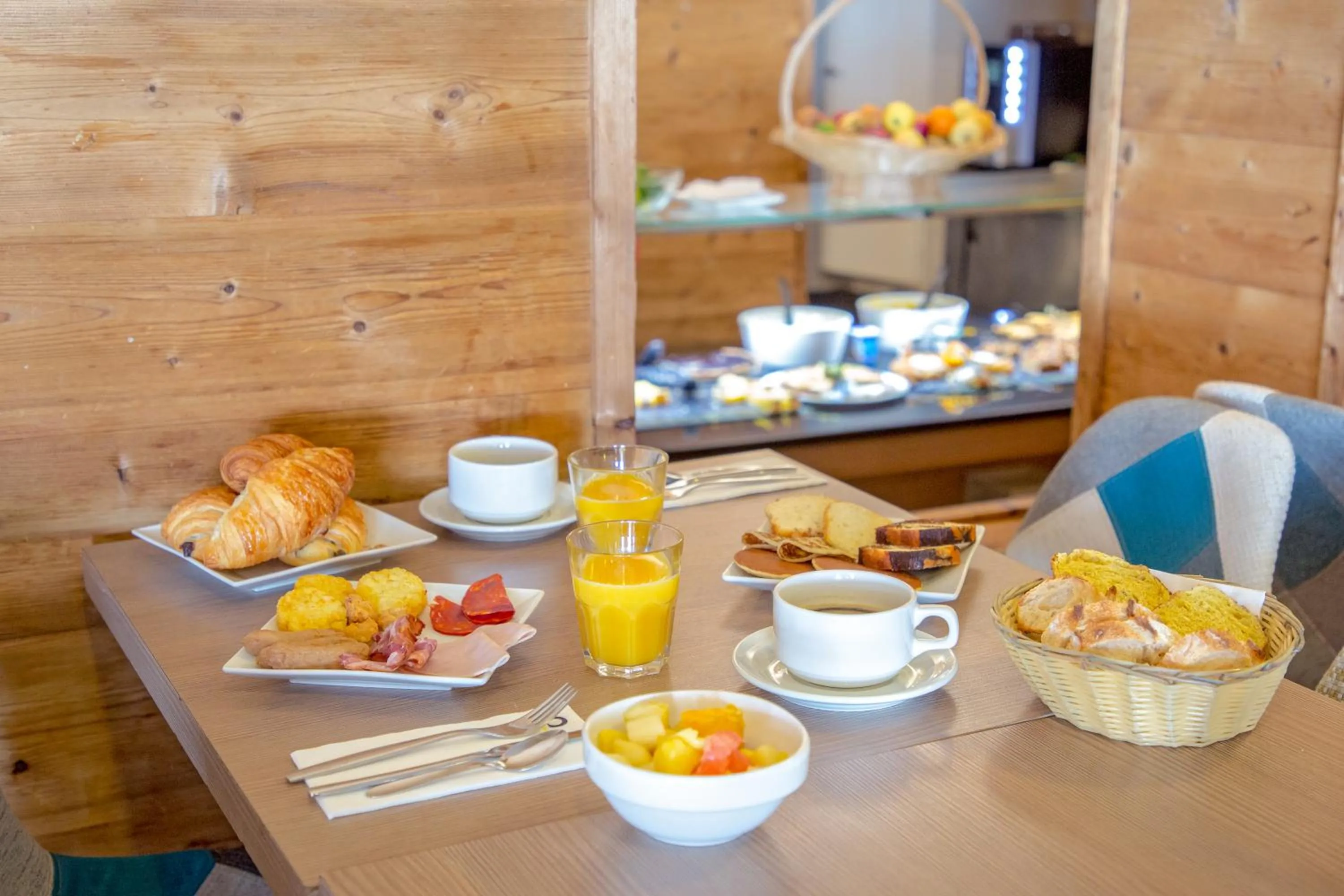 Restaurant/places to eat in SOWELL HOTELS Le Pas du Loup