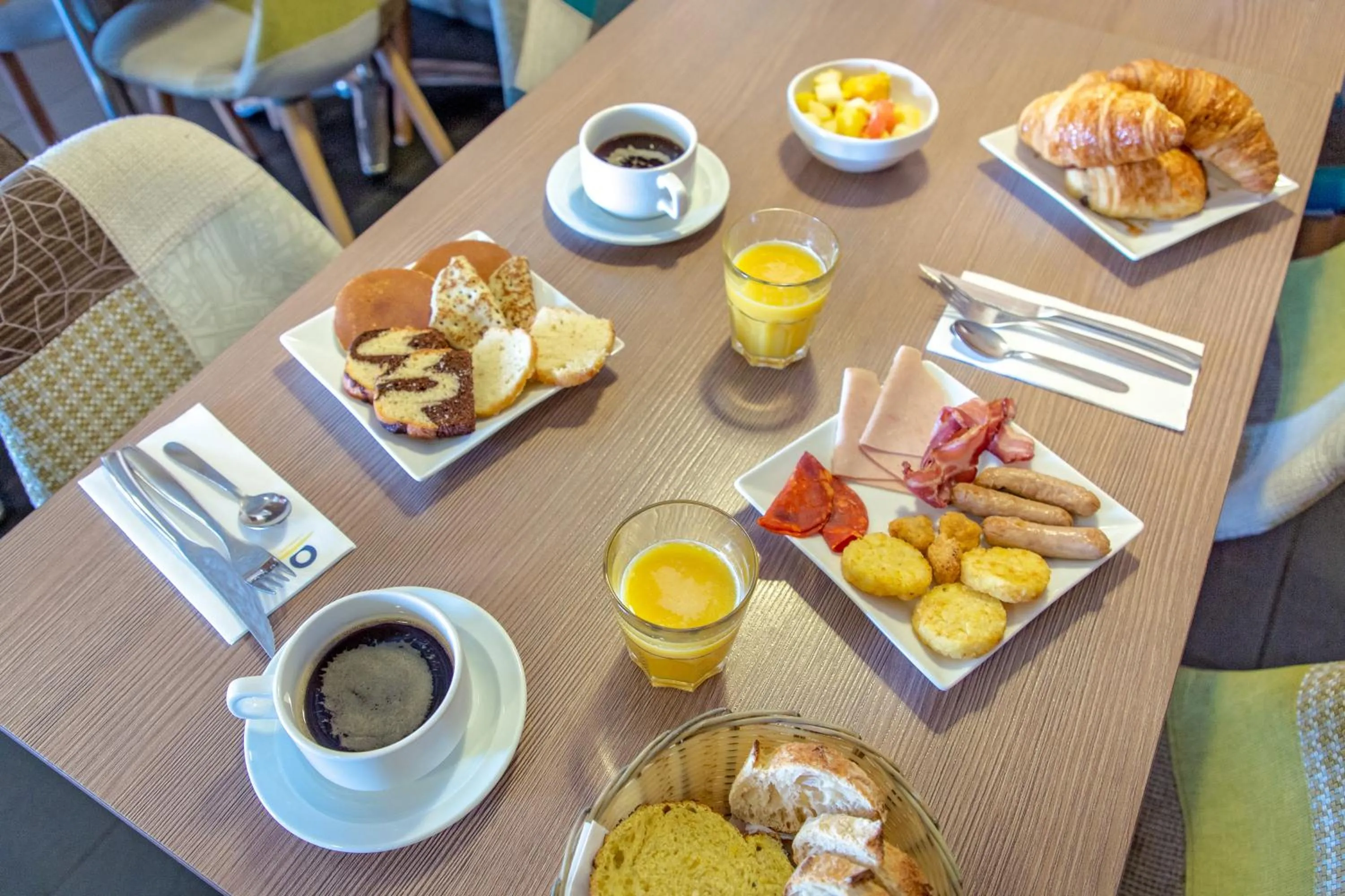 Restaurant/places to eat in SOWELL HOTELS Le Pas du Loup