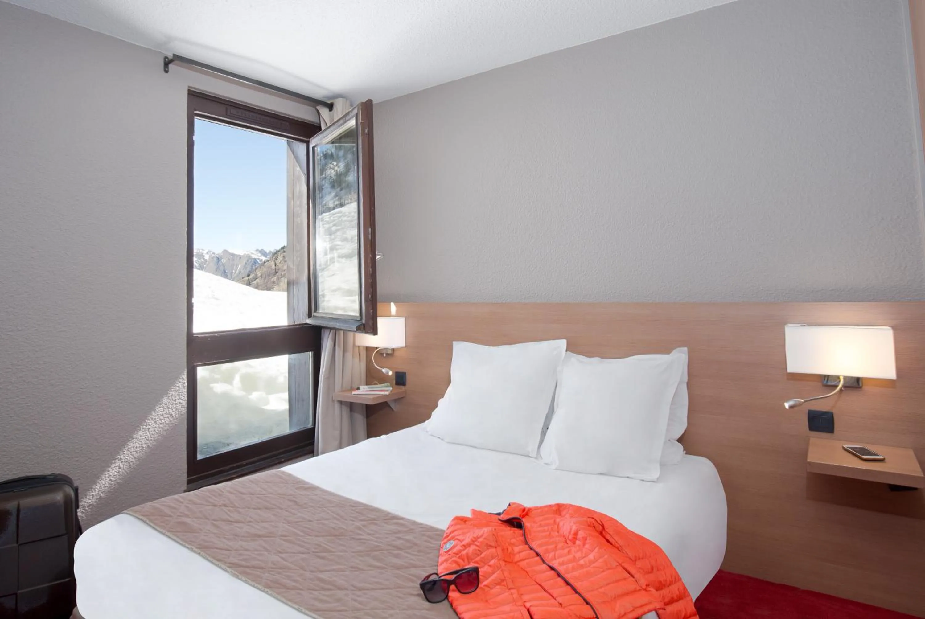 Bedroom, Bed in SOWELL HOTELS Le Pas du Loup