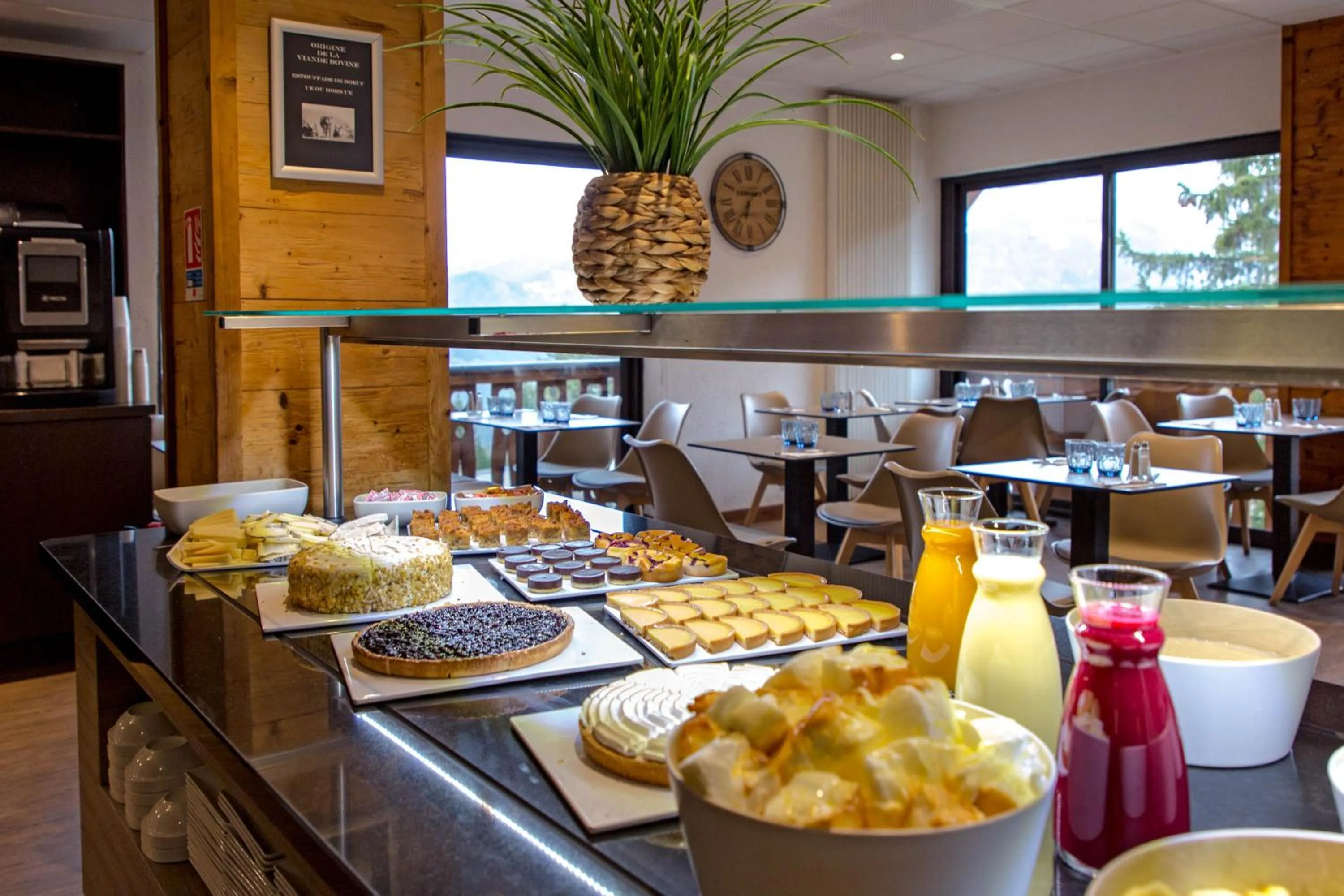 Restaurant/places to eat in SOWELL Family Les Bergers