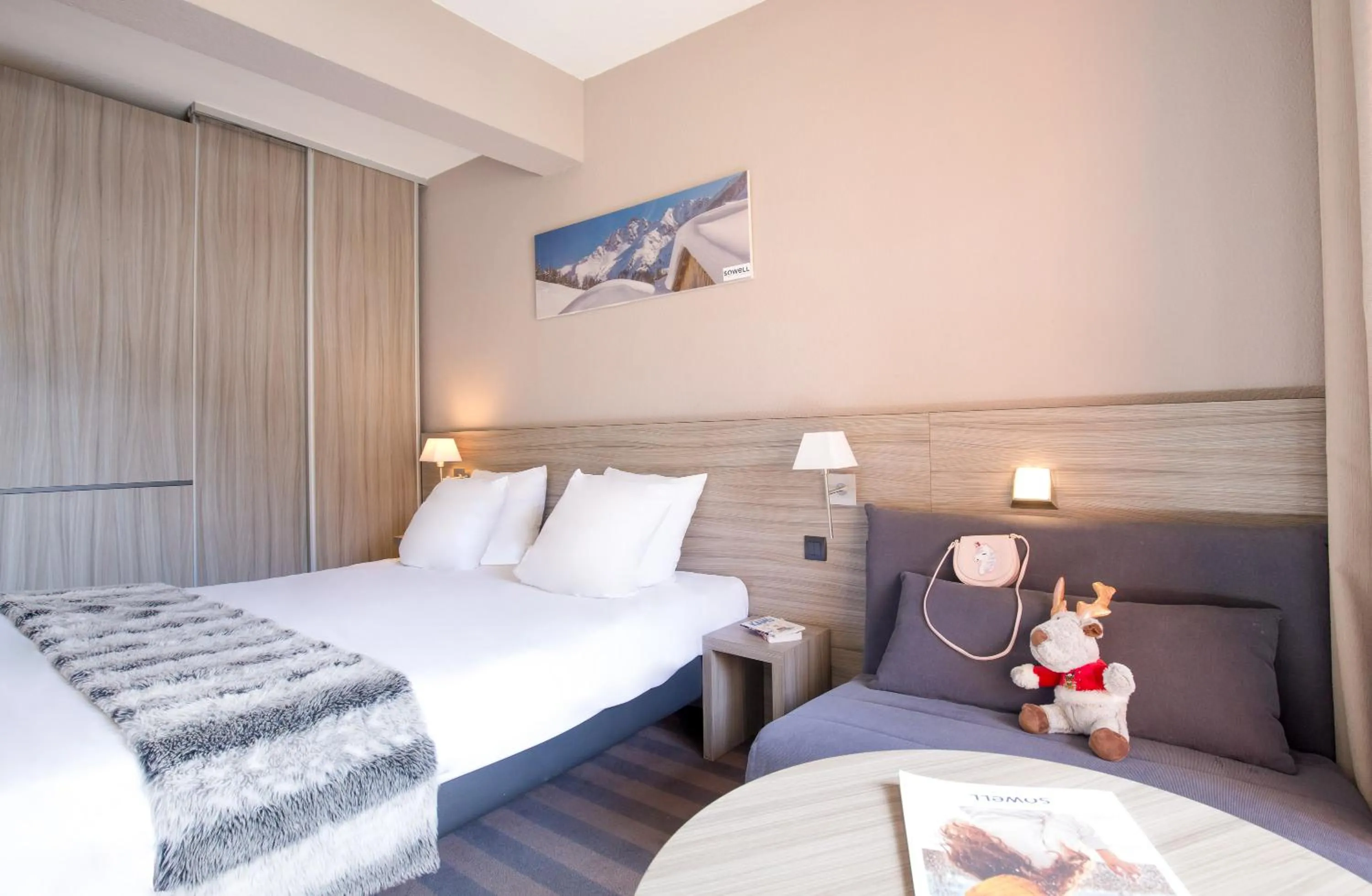 Bedroom, Bed in SOWELL Family Les Bergers