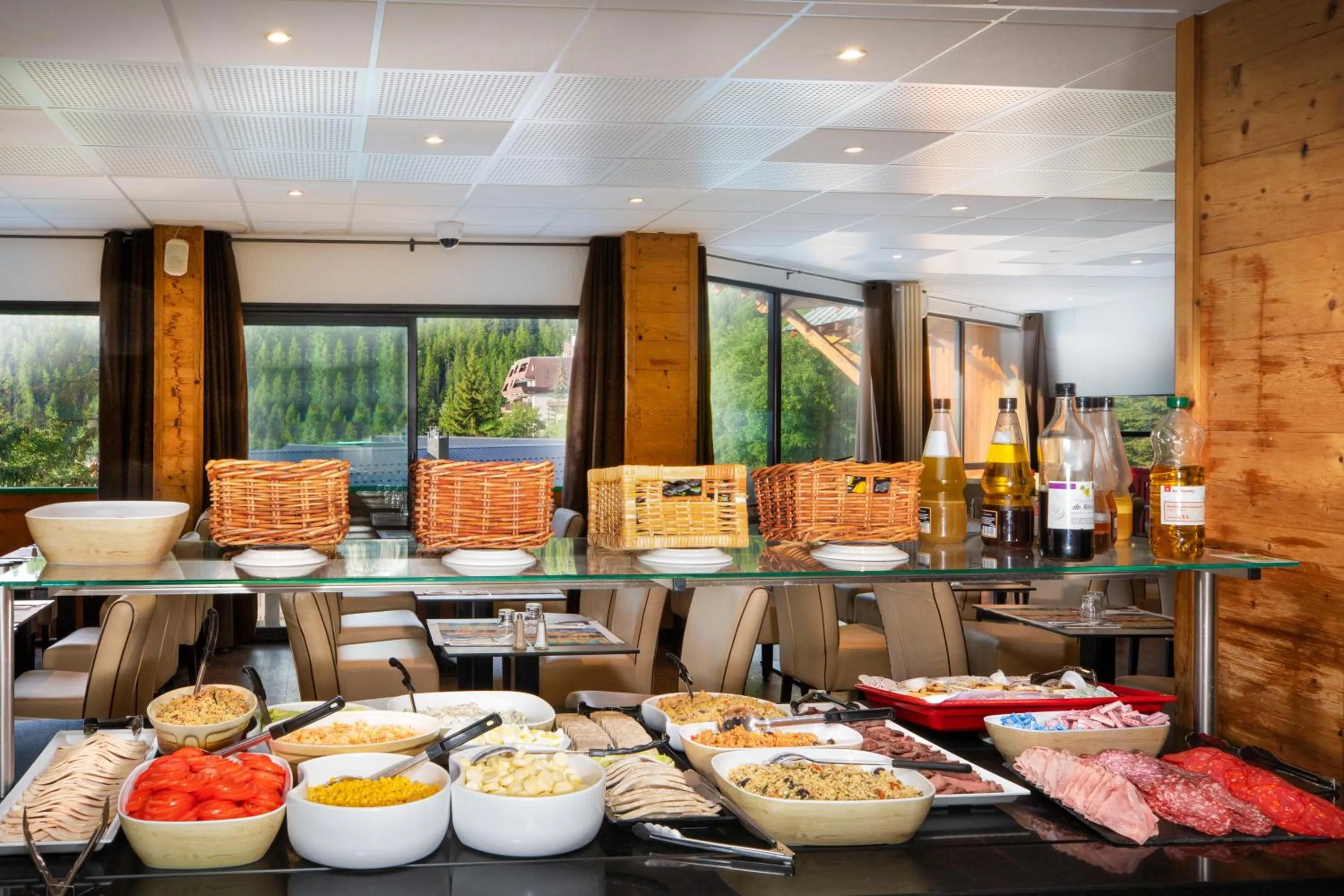 Restaurant/places to eat in SOWELL Family Les Bergers