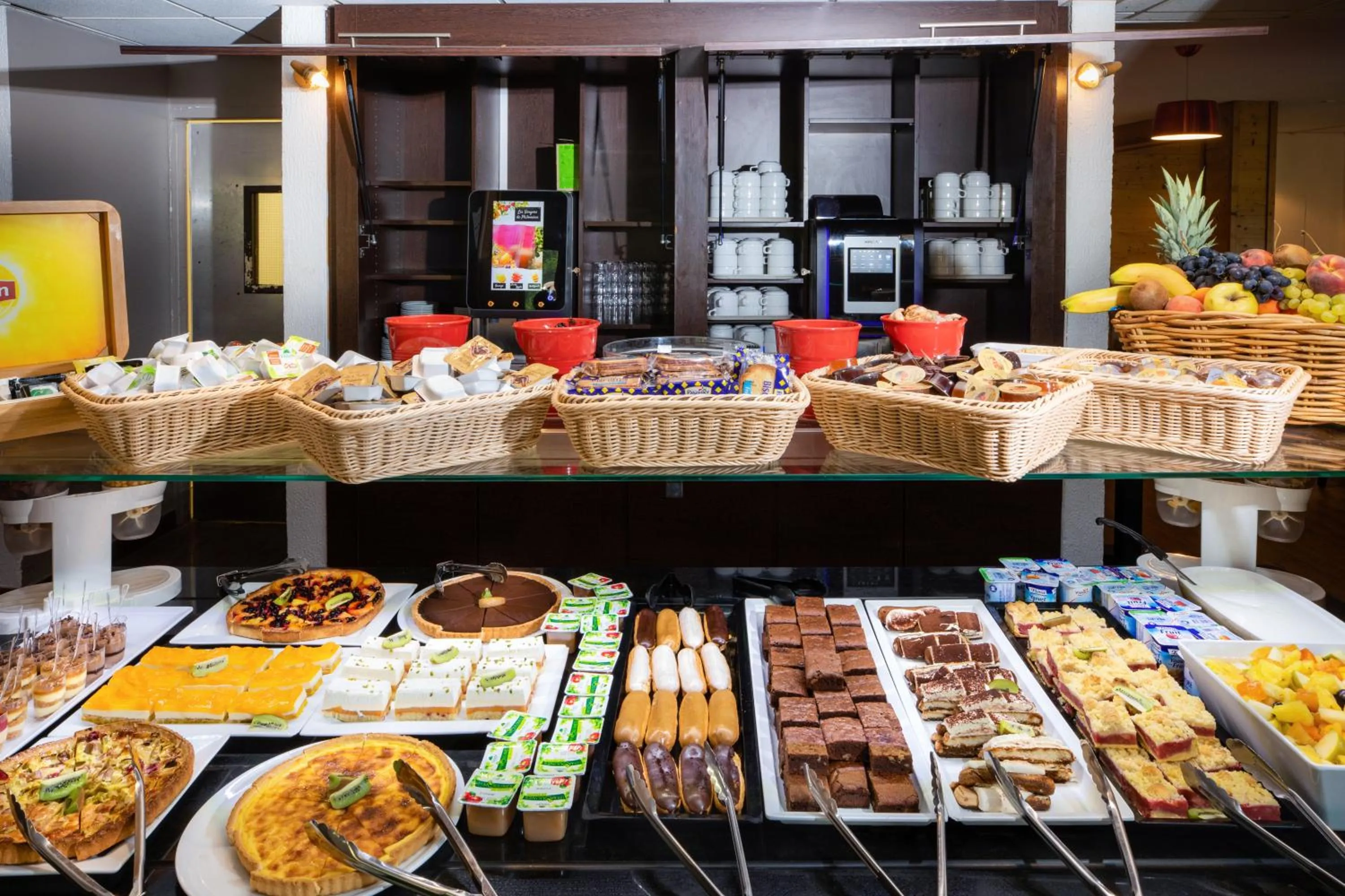 Restaurant/places to eat in SOWELL Family Les Bergers