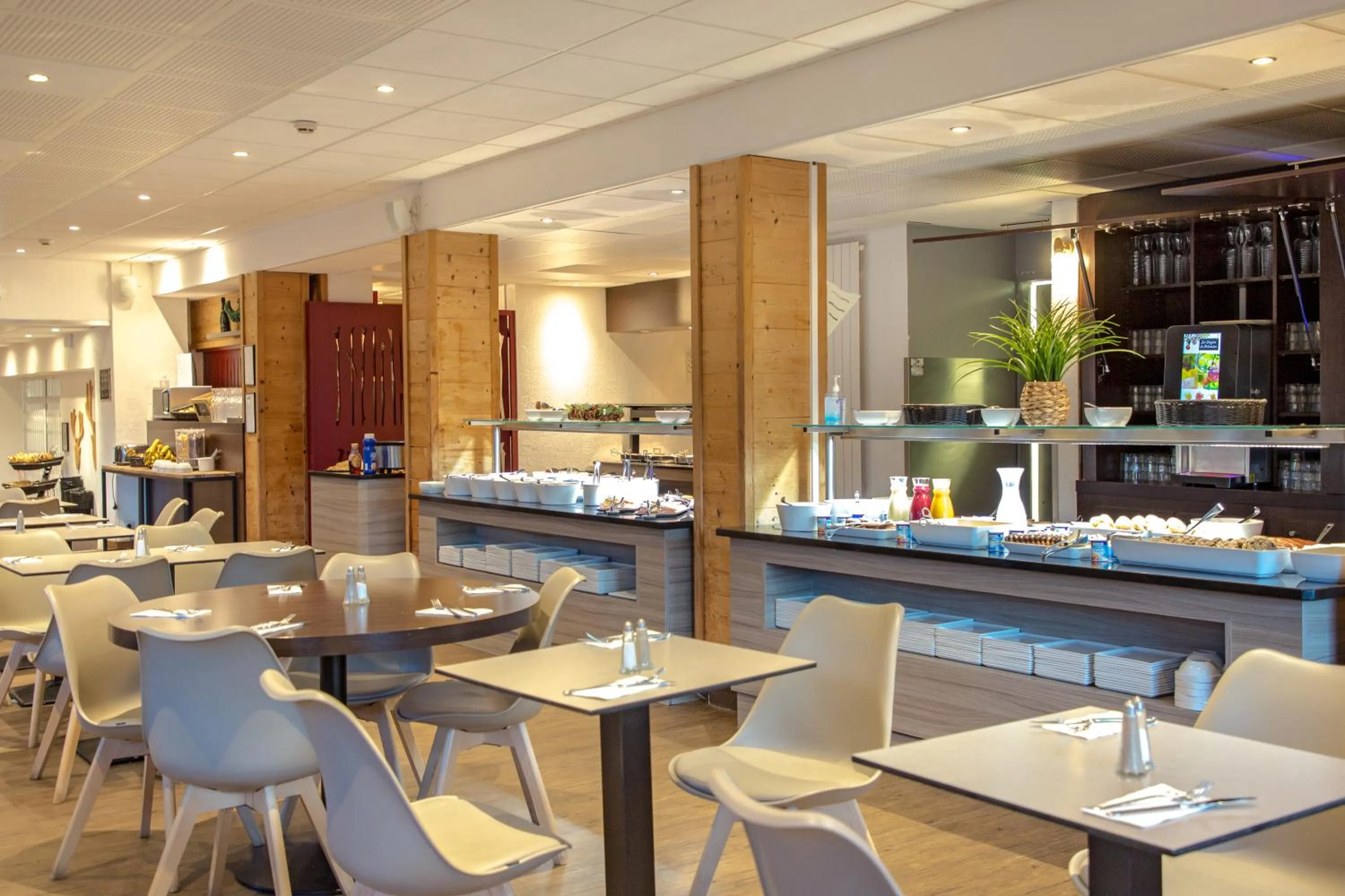 Restaurant/places to eat in SOWELL Family Les Bergers