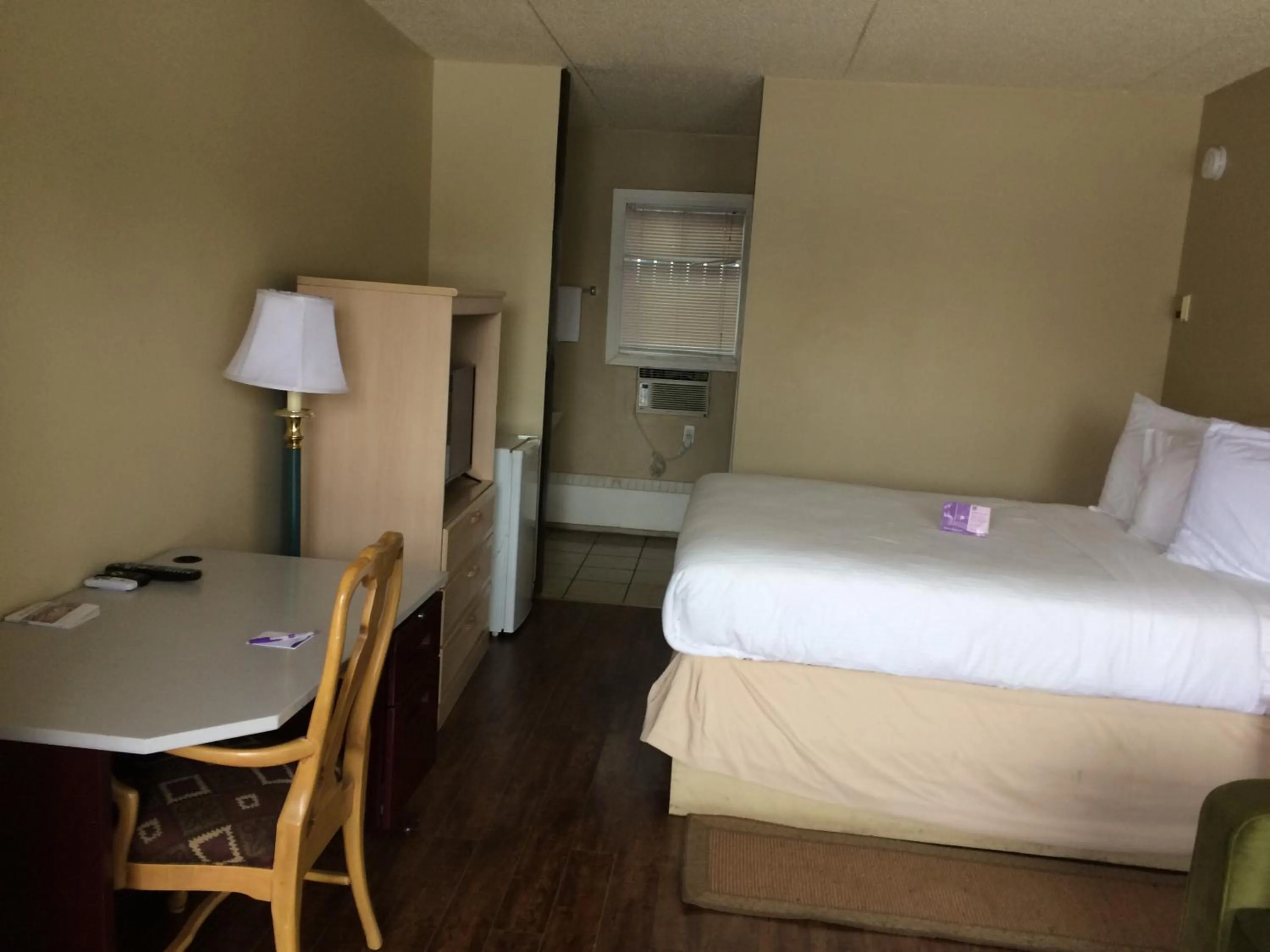 Bed in Nice Inn Edmonton