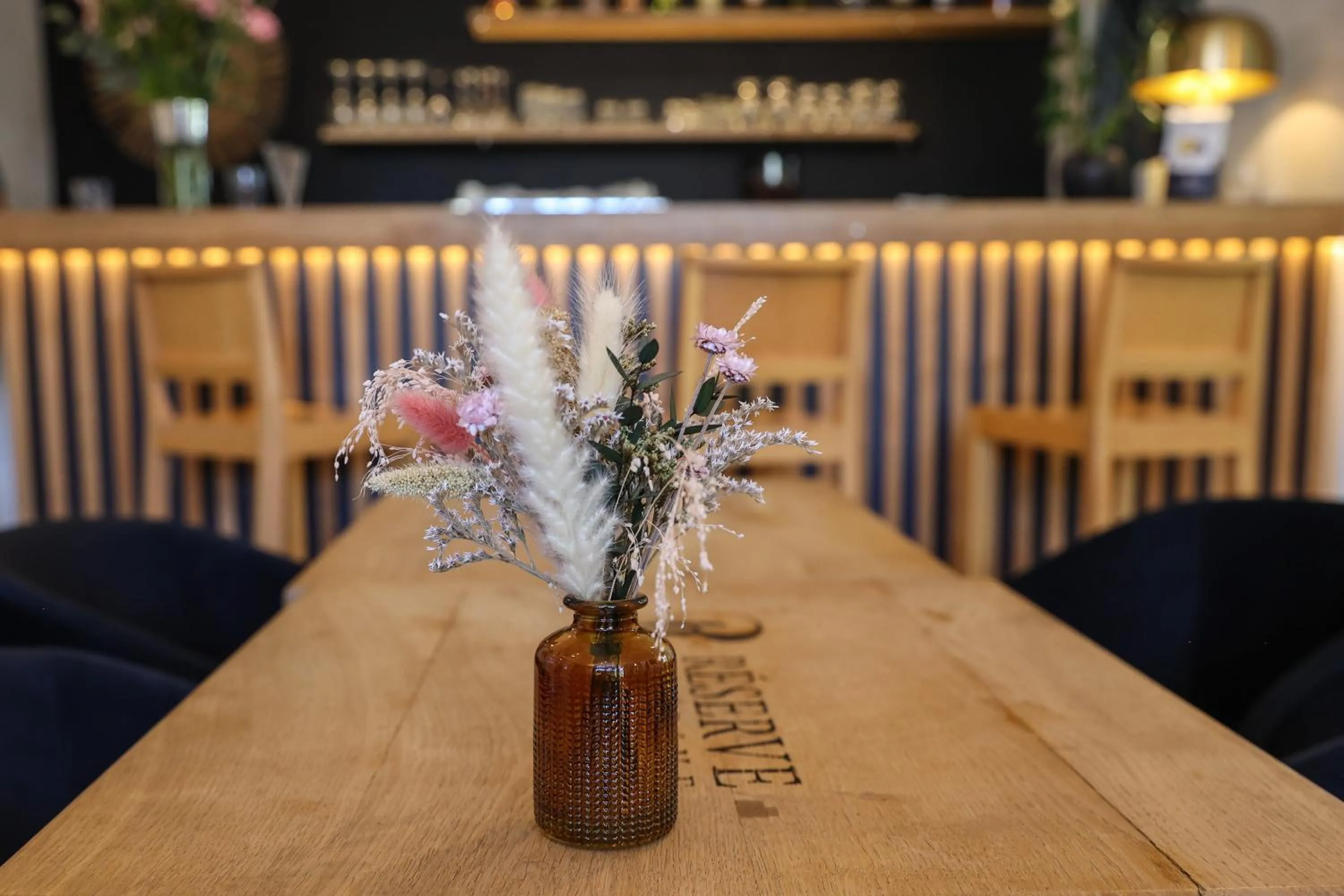 Lounge or bar in Hôtel La Réserve de Brive