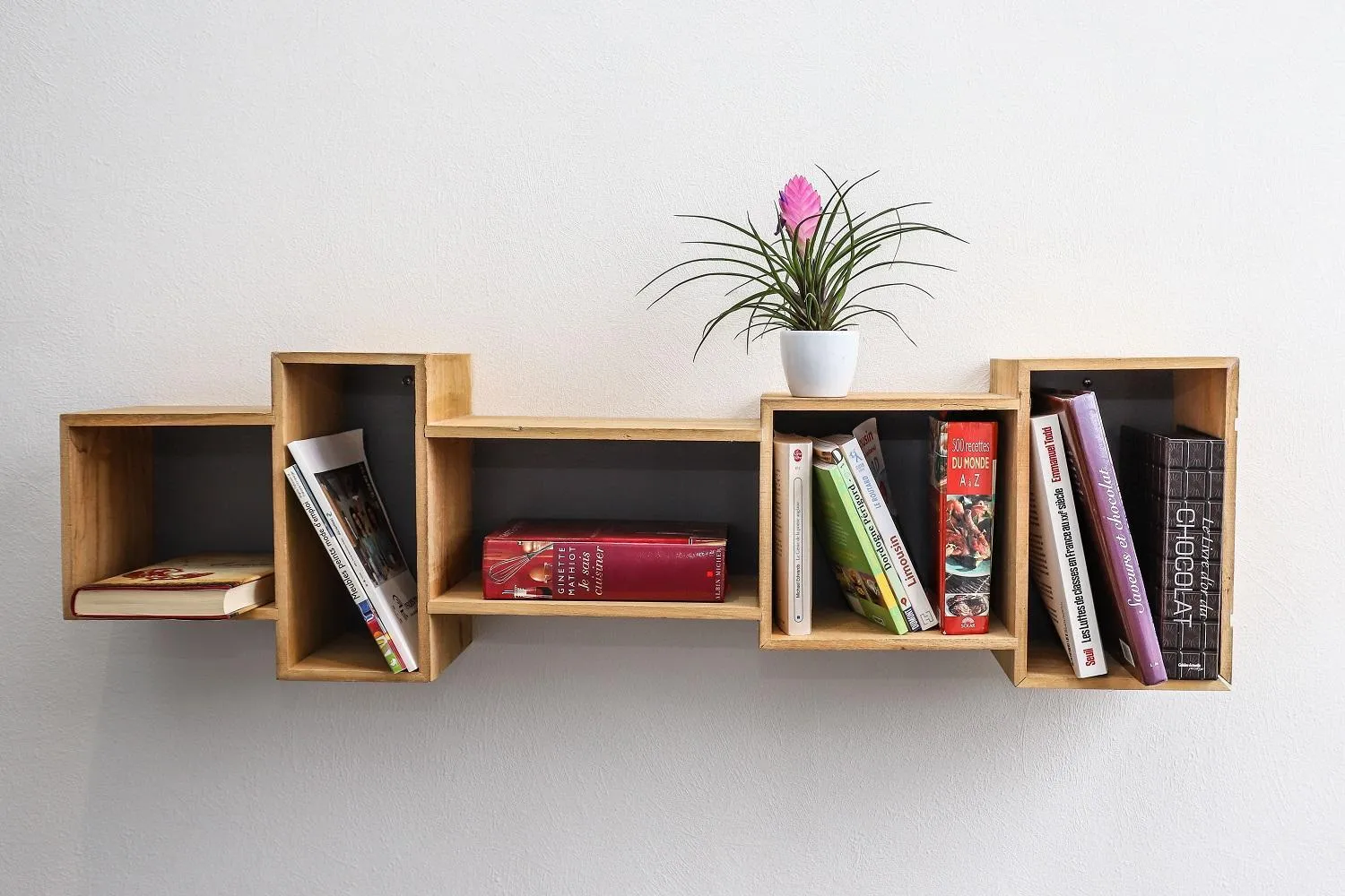 Library in Hôtel La Réserve de Brive