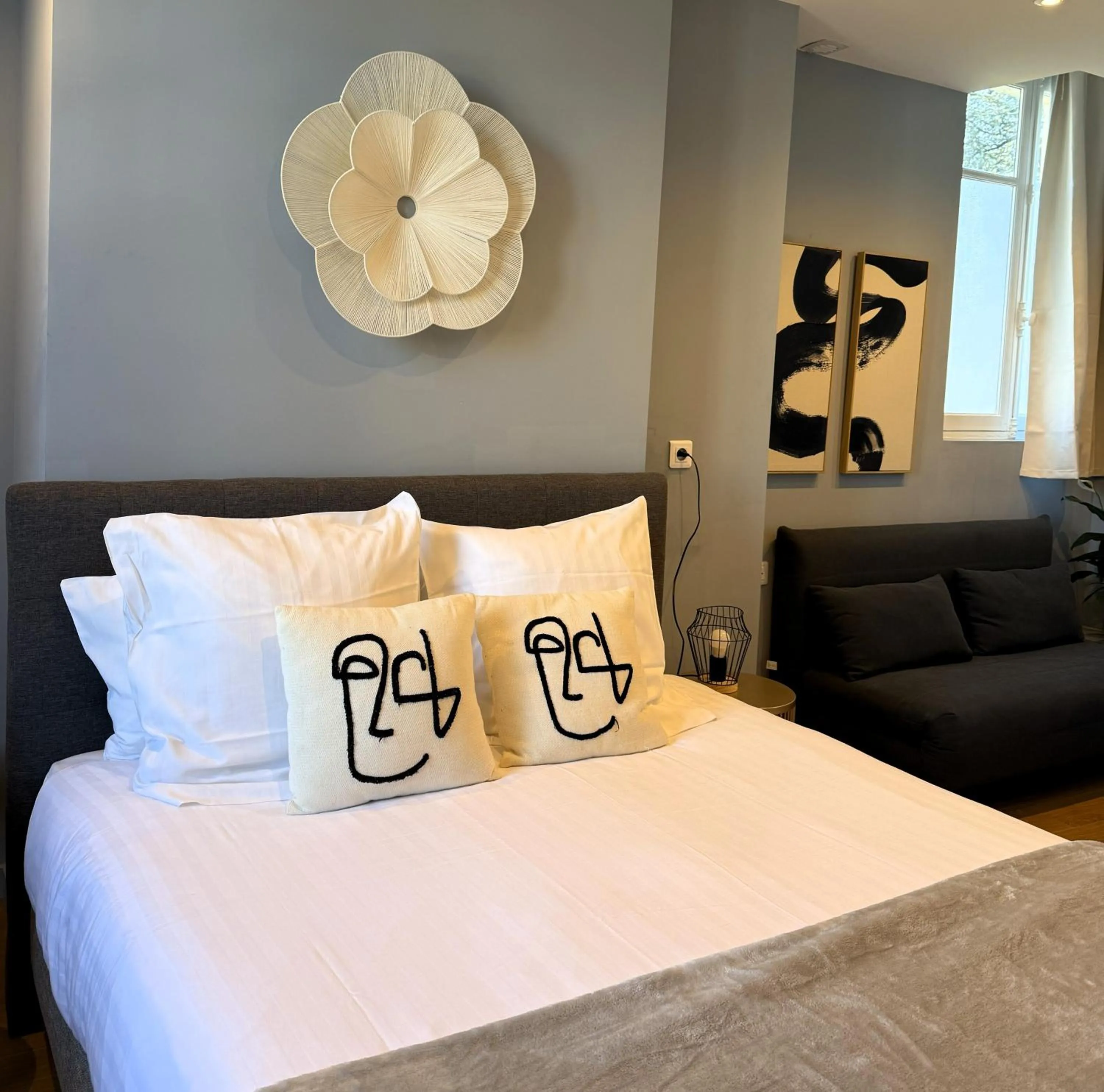 Photo of the whole room, Bed in Hôtel La Réserve de Brive