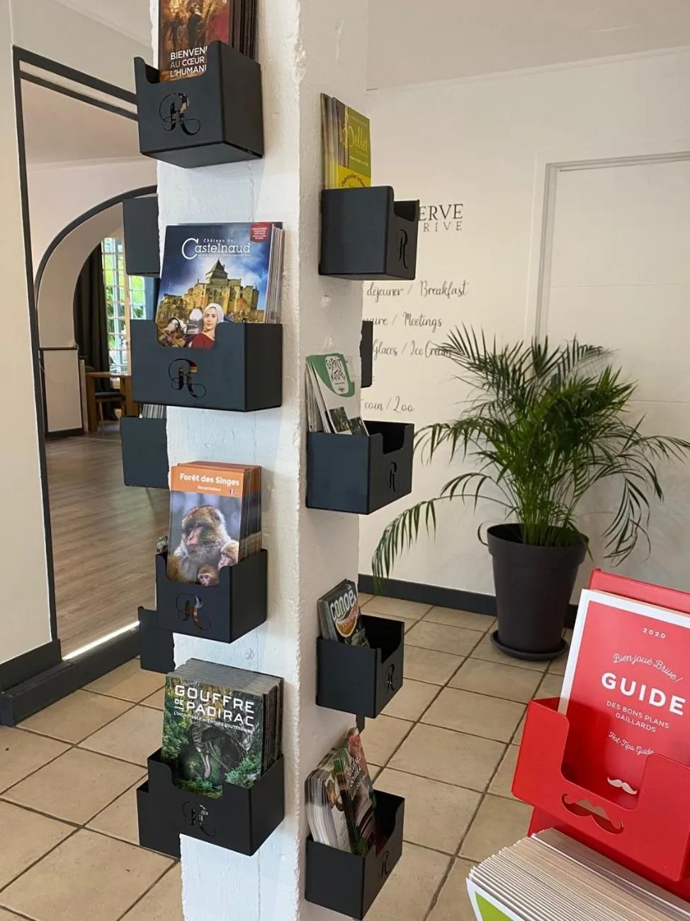 Lobby or reception in Hôtel La Réserve de Brive