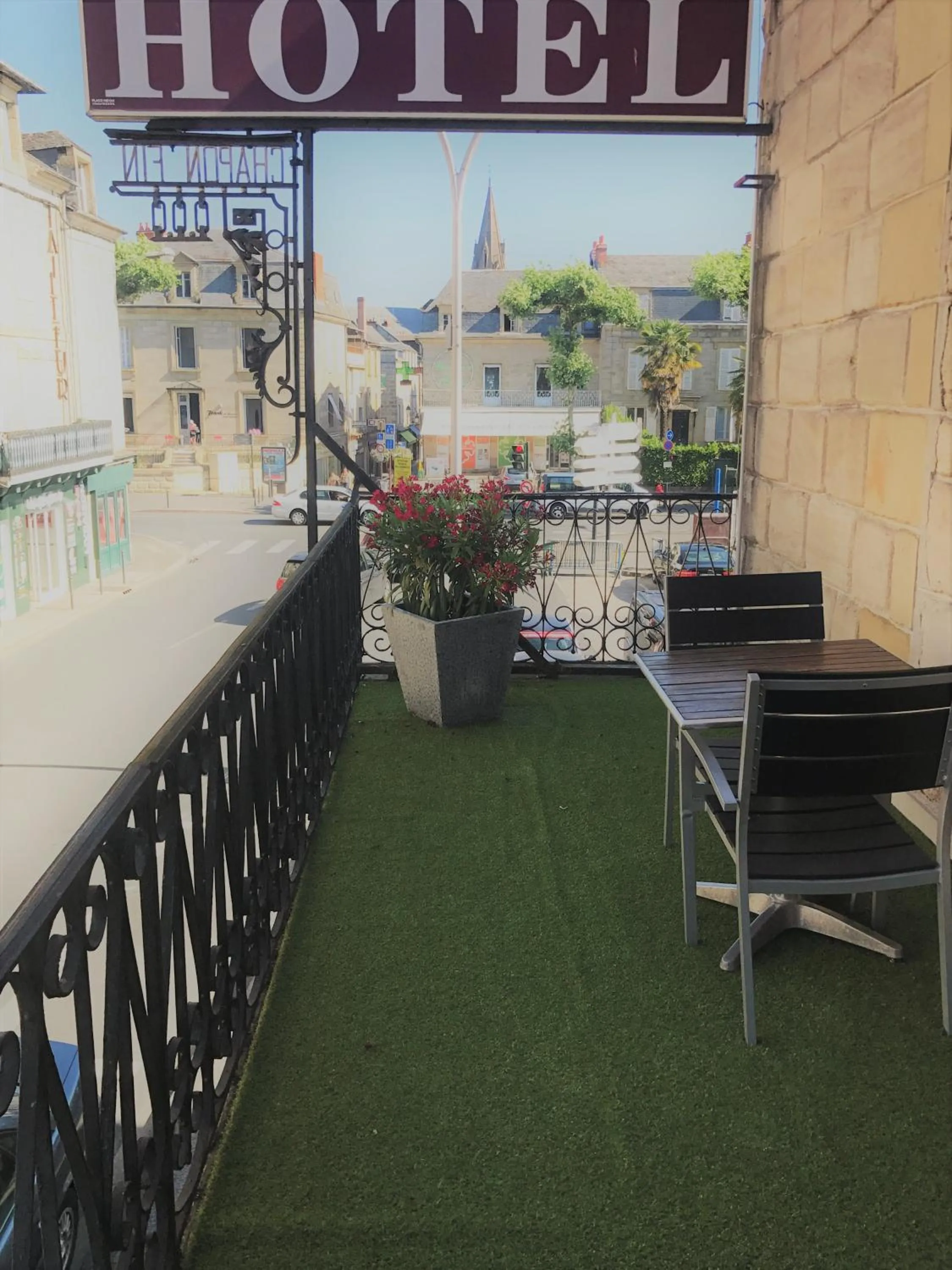 Balcony/Terrace in Hôtel La Réserve de Brive