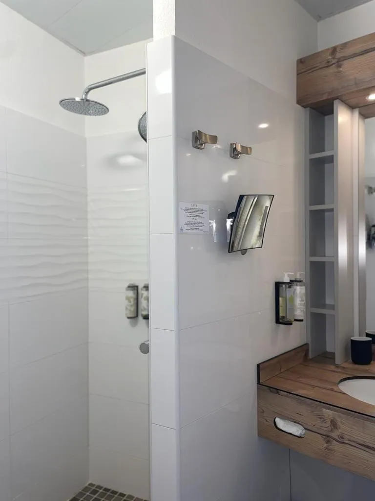 Shower in Baya Hotel