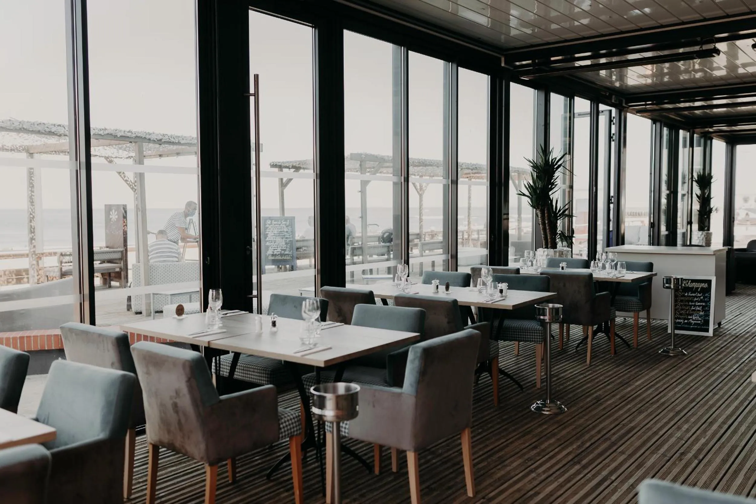 Restaurant/places to eat in Baya Hotel