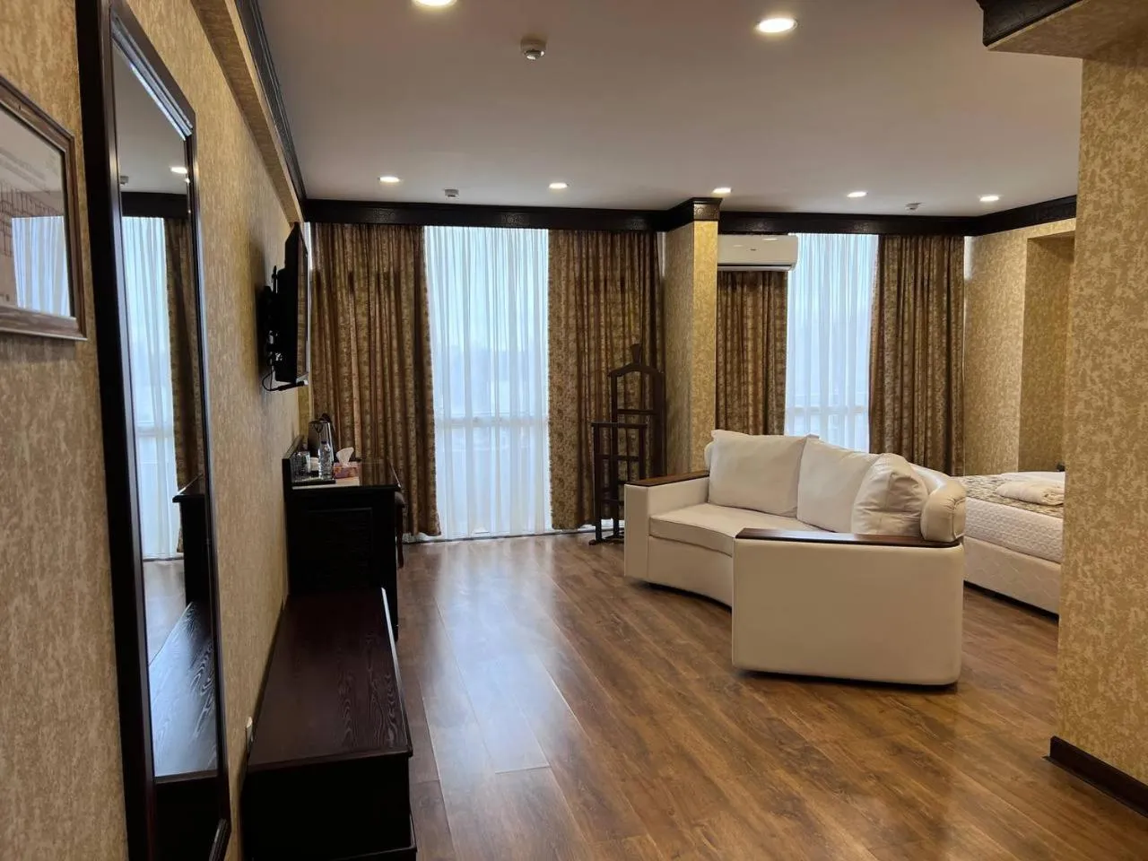 Communal lounge/ TV room in Orient Star Varahsha