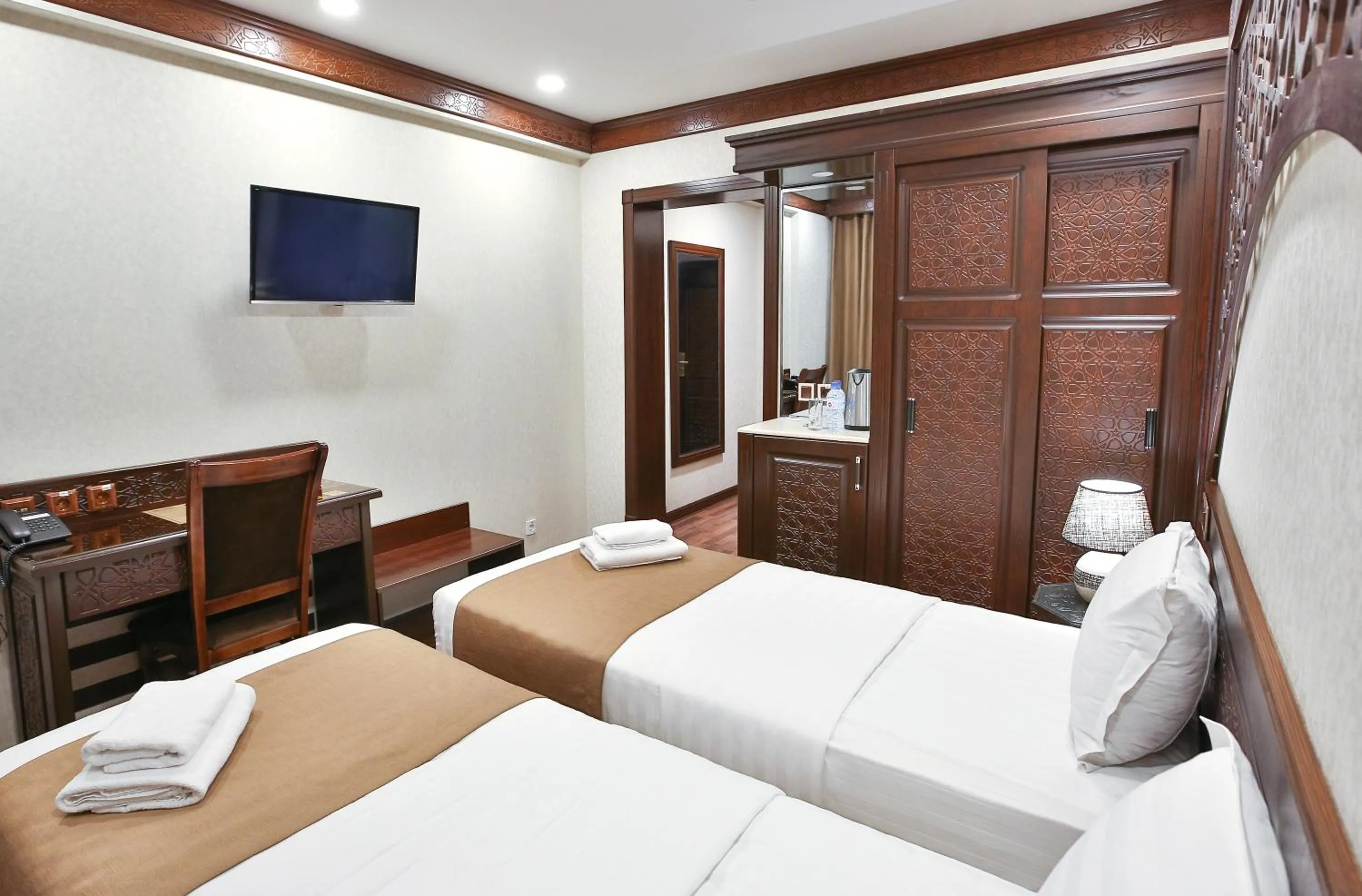 Photo of the whole room, Bed in Orient Star Varahsha