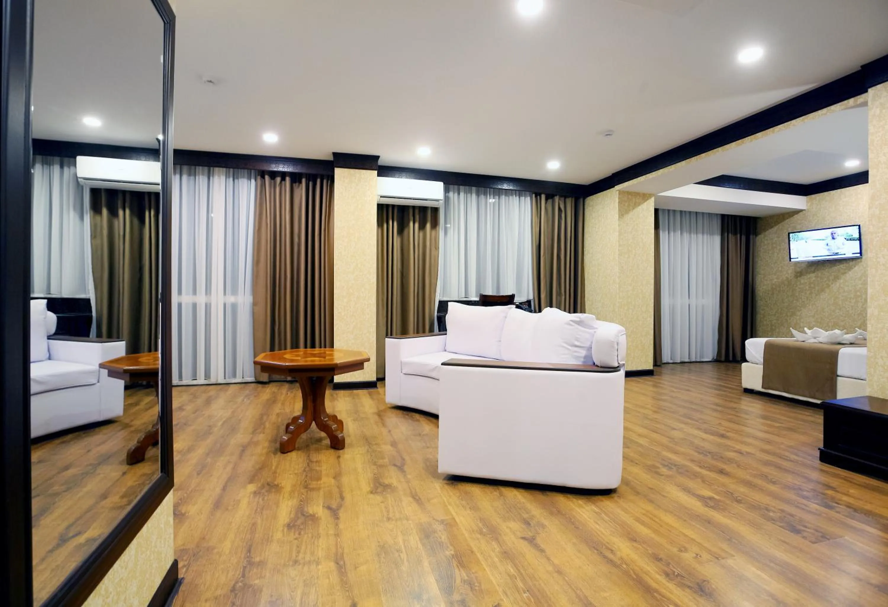 Photo of the whole room, Bed in Orient Star Varahsha