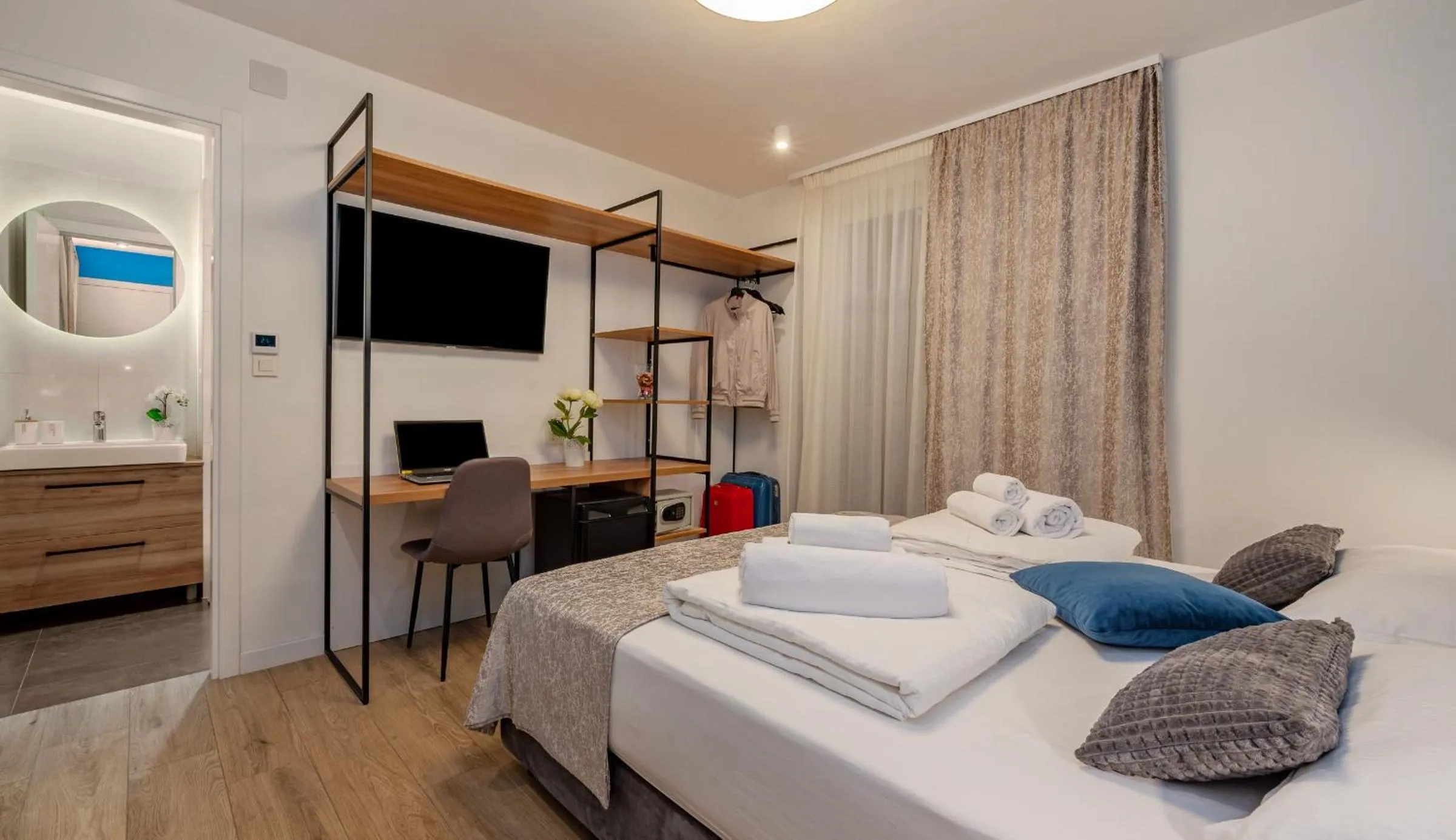 Bedroom, Bed in Seven Seas Residence