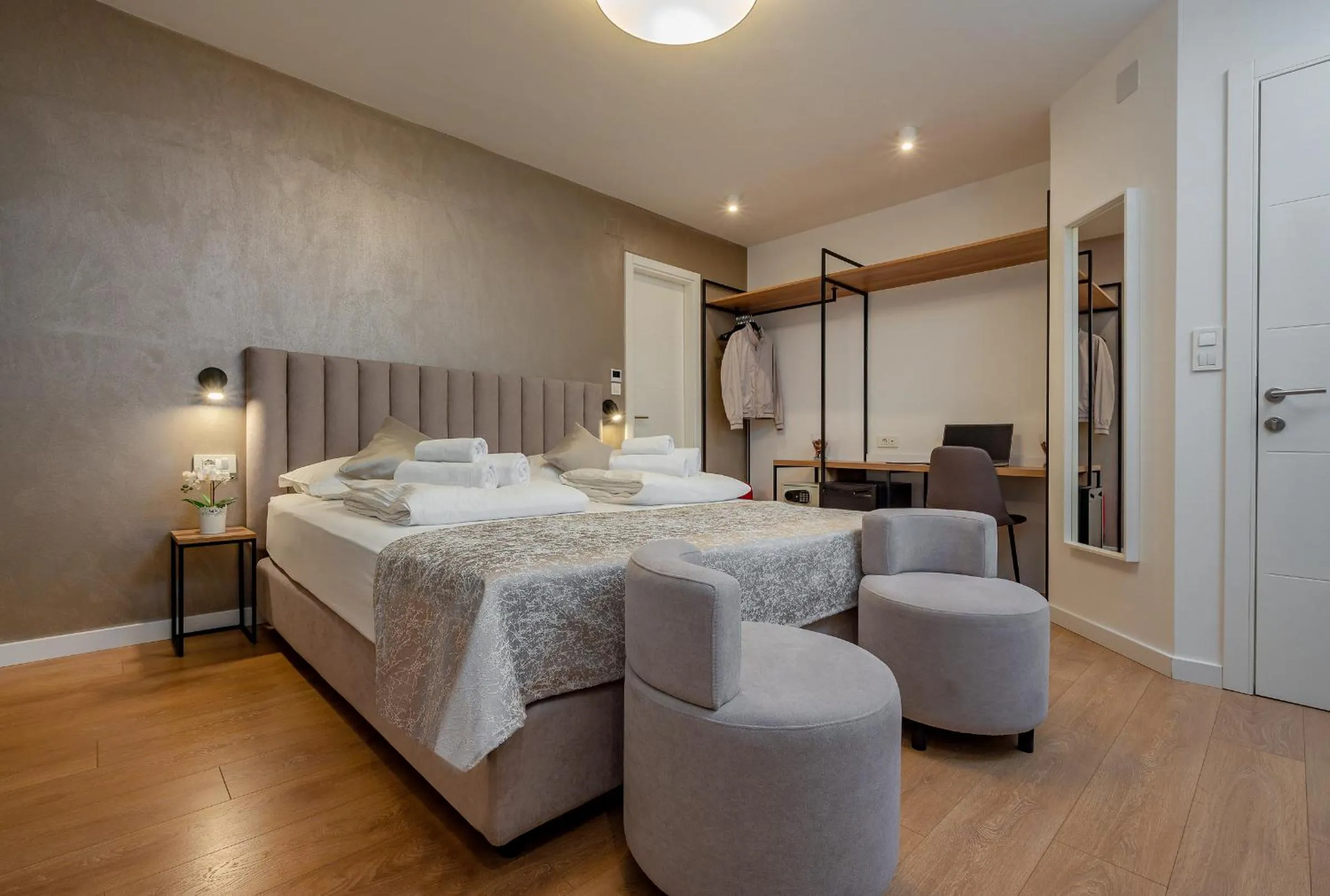 Bedroom, Bed in Seven Seas Residence