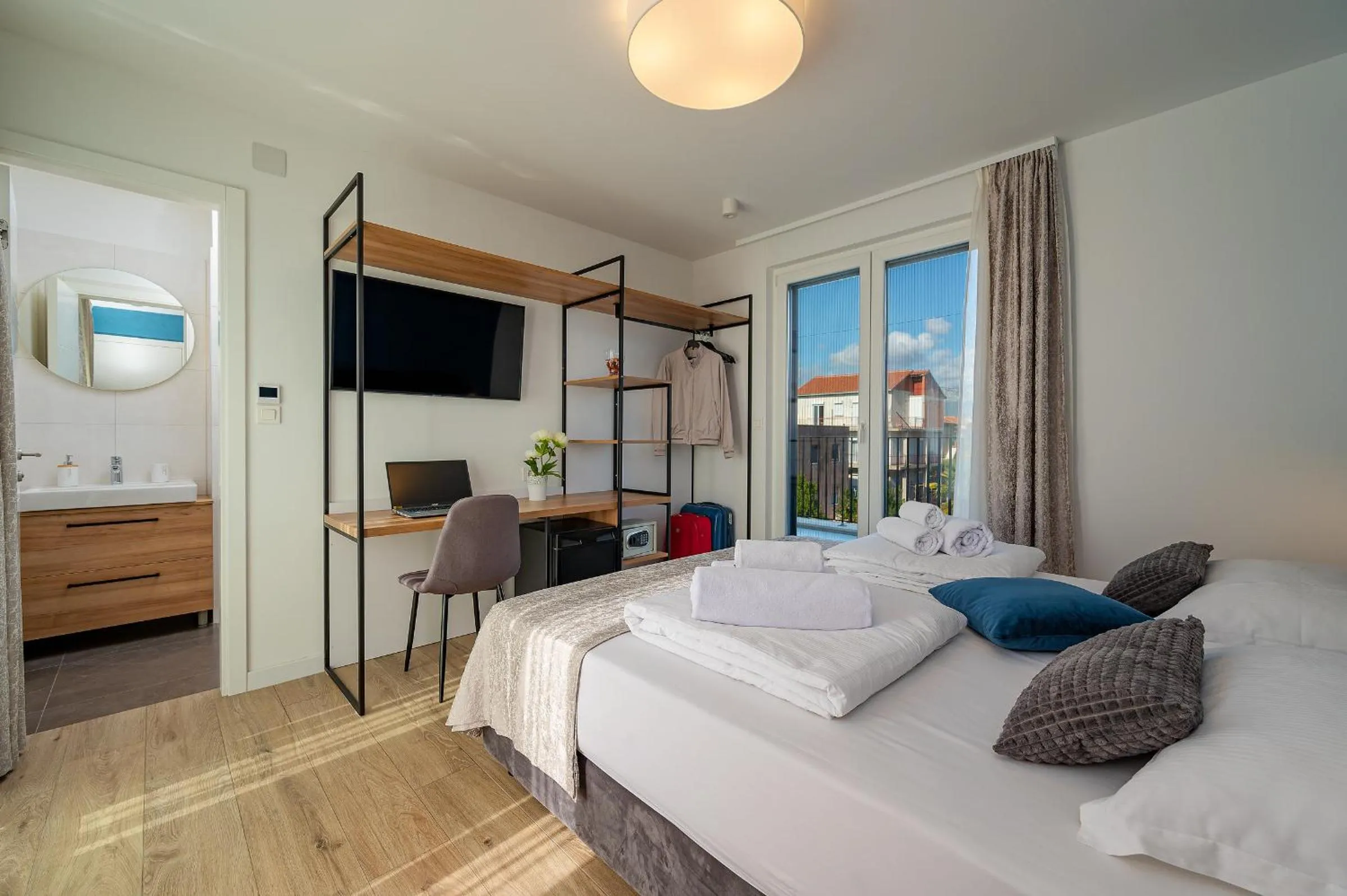 Bedroom, Bed in Seven Seas Residence