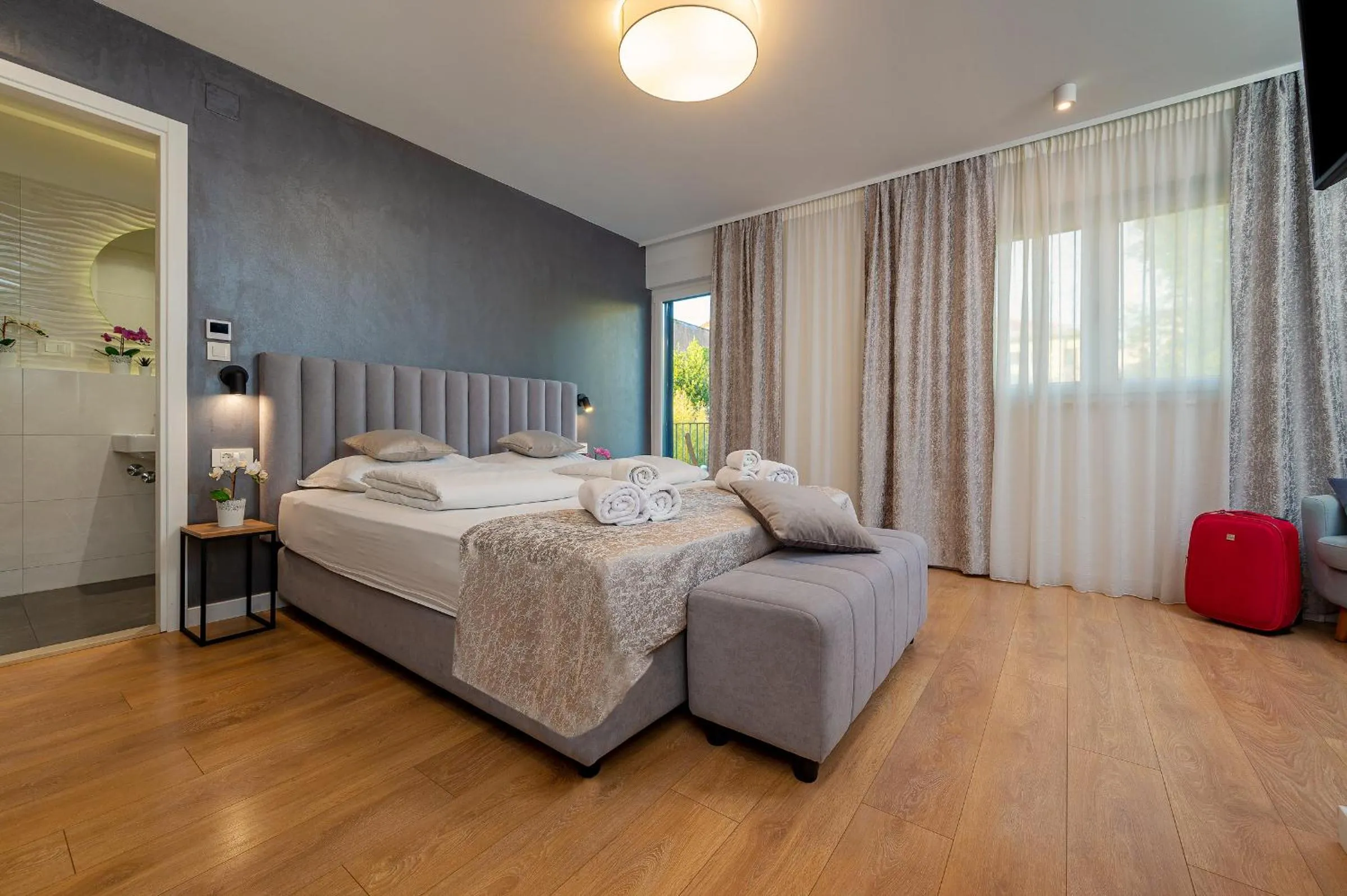 Bed in Seven Seas Residence