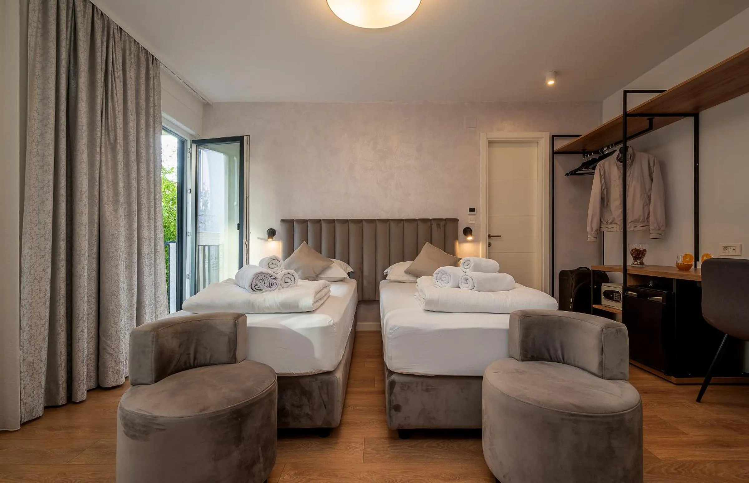 Bedroom, Bed in Seven Seas Residence