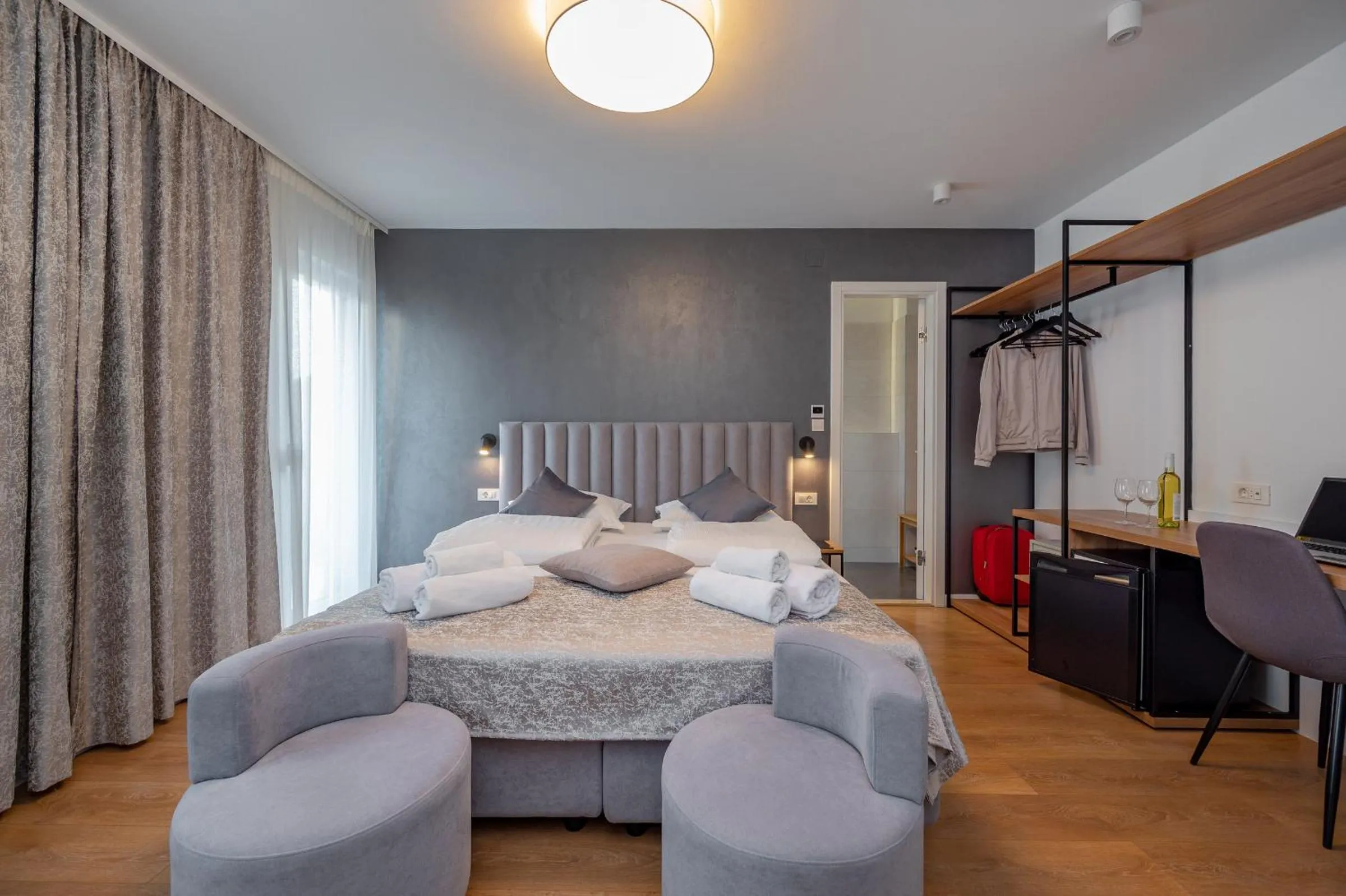 Bedroom, Bed in Seven Seas Residence