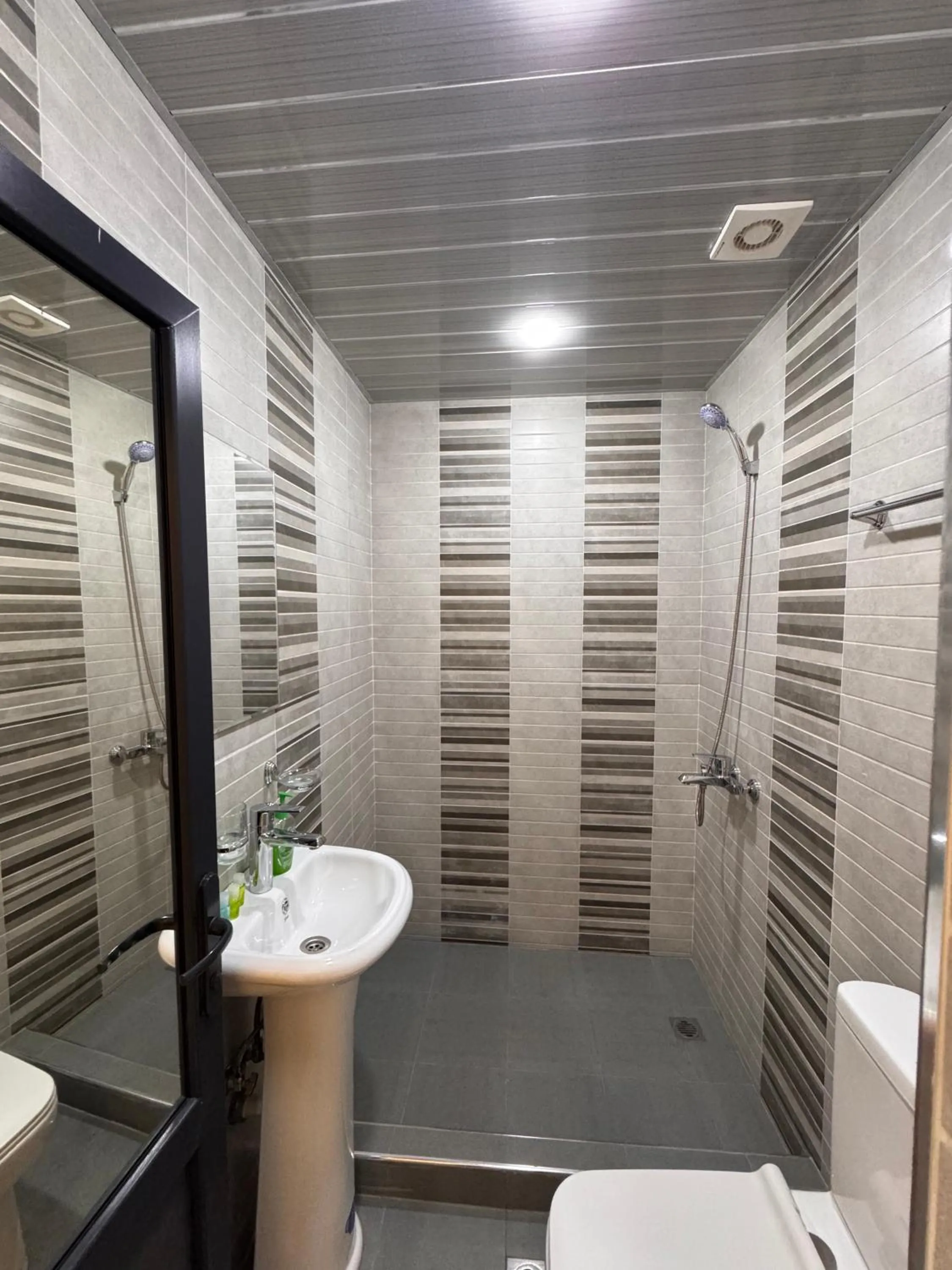 Shower in Red Hotel Yerevan Center