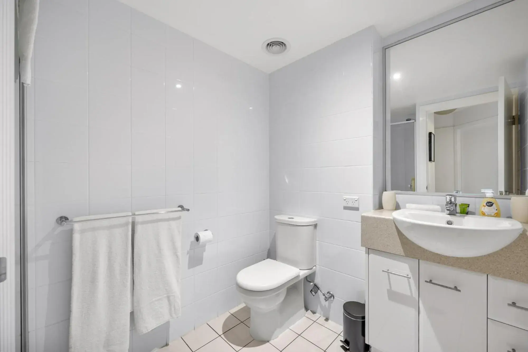 Apartment - Ground Floor in Tingeera Beachfront Apartments Apartment - Ground Floor in Tingeera Beachfront Apartments