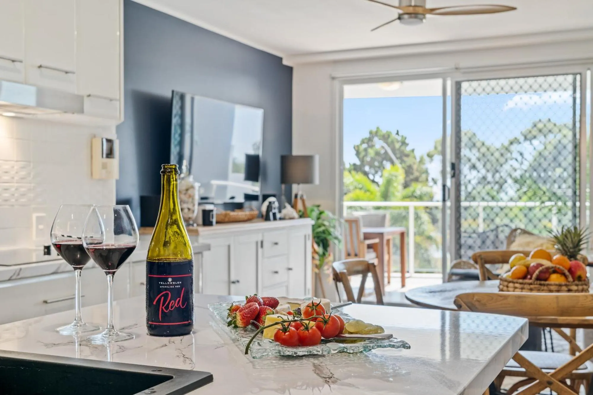 Tingeera Beachfront Apartments