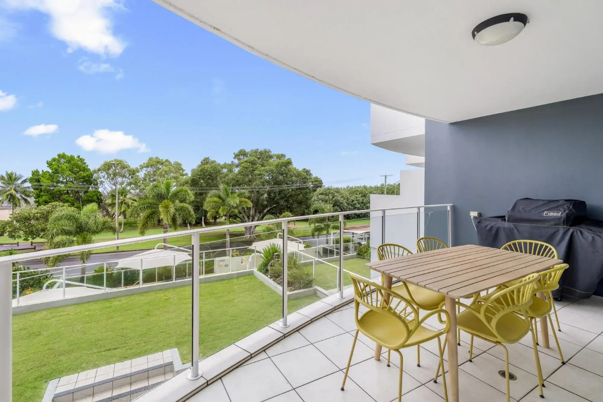 Three-Bedroom Apartment in Tingeera Beachfront Apartments Three-Bedroom Apartment in Tingeera Beachfront Apartments