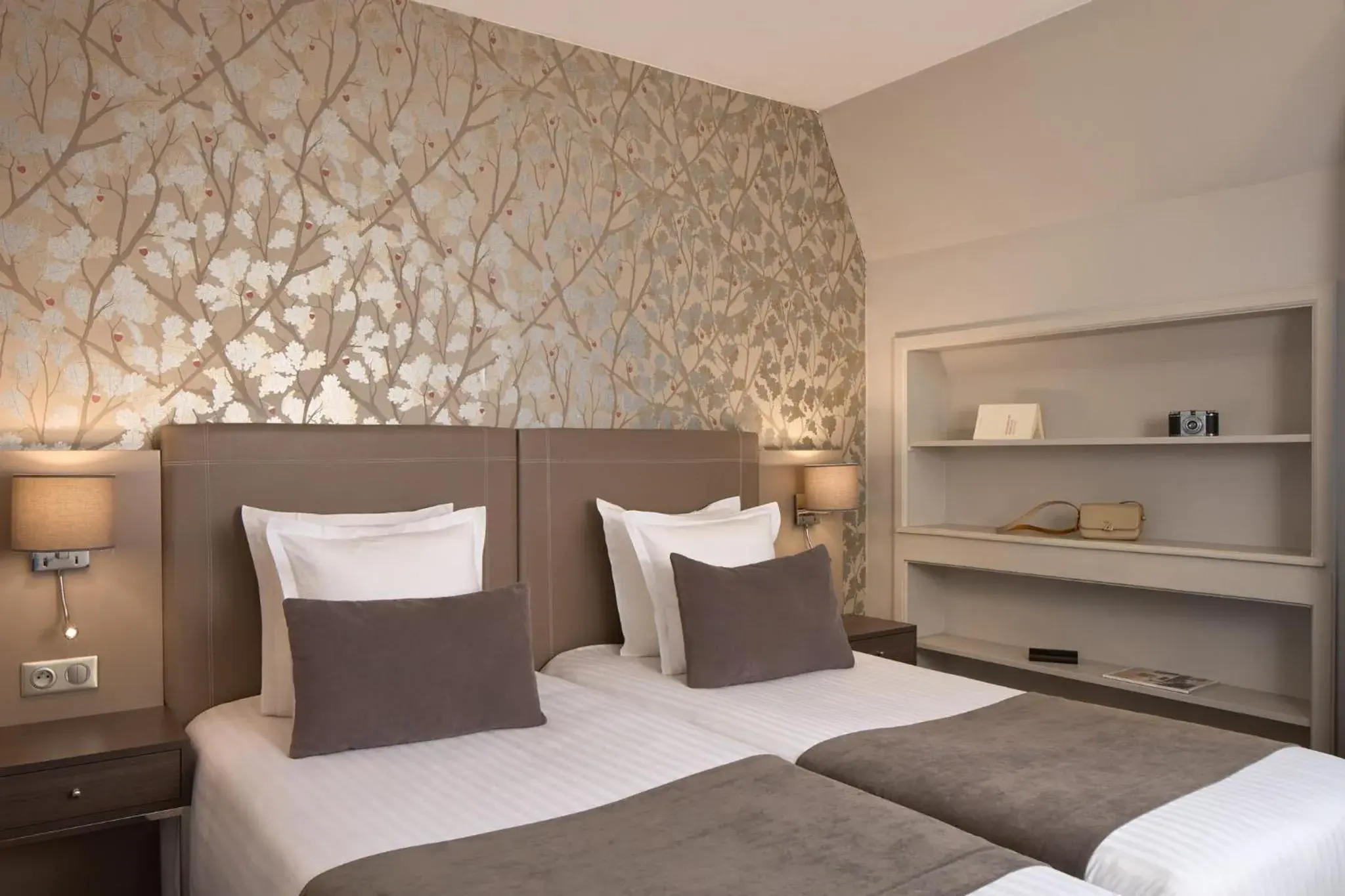 Comfort Twin Room in Timhotel Opéra Blanche Fontaine Comfort Twin Room in Timhotel Opéra Blanche Fontaine