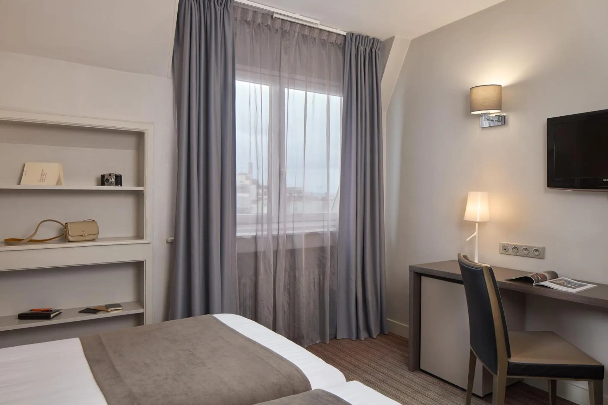 Bedroom, Bed in Timhotel Opéra Blanche Fontaine