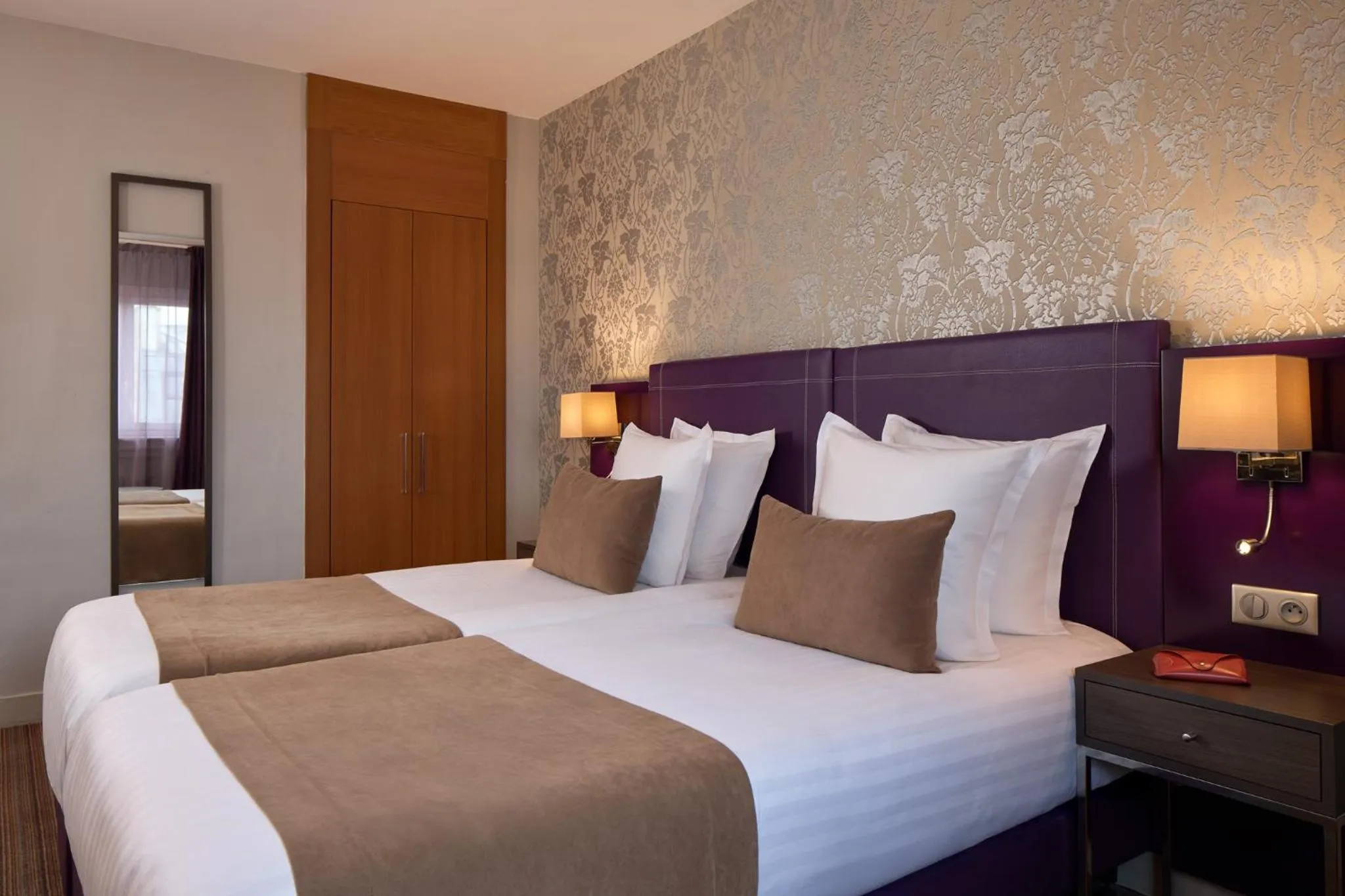 Bedroom, Bed in Timhotel Opéra Blanche Fontaine