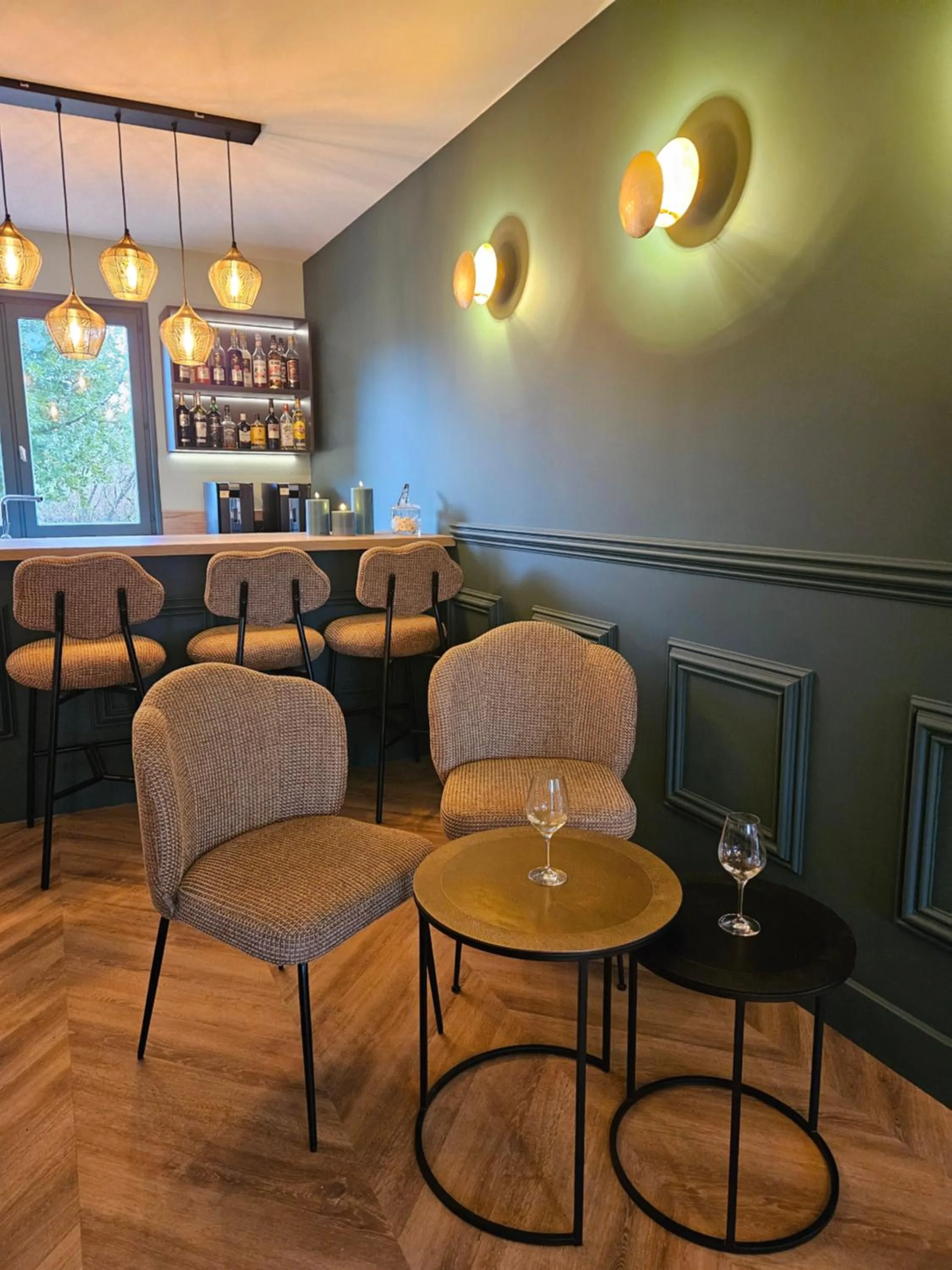 Lounge or bar in Hôtel des Vignes - Juliénas