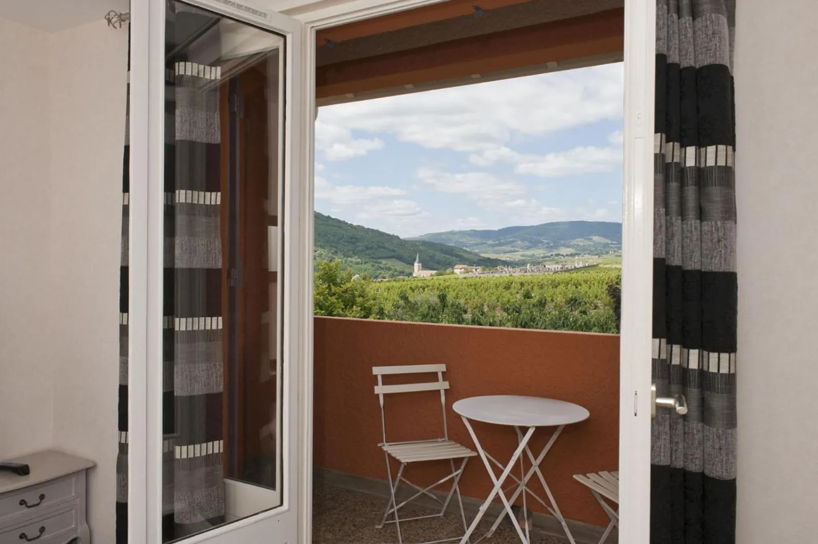 City view in Hôtel des Vignes - Juliénas