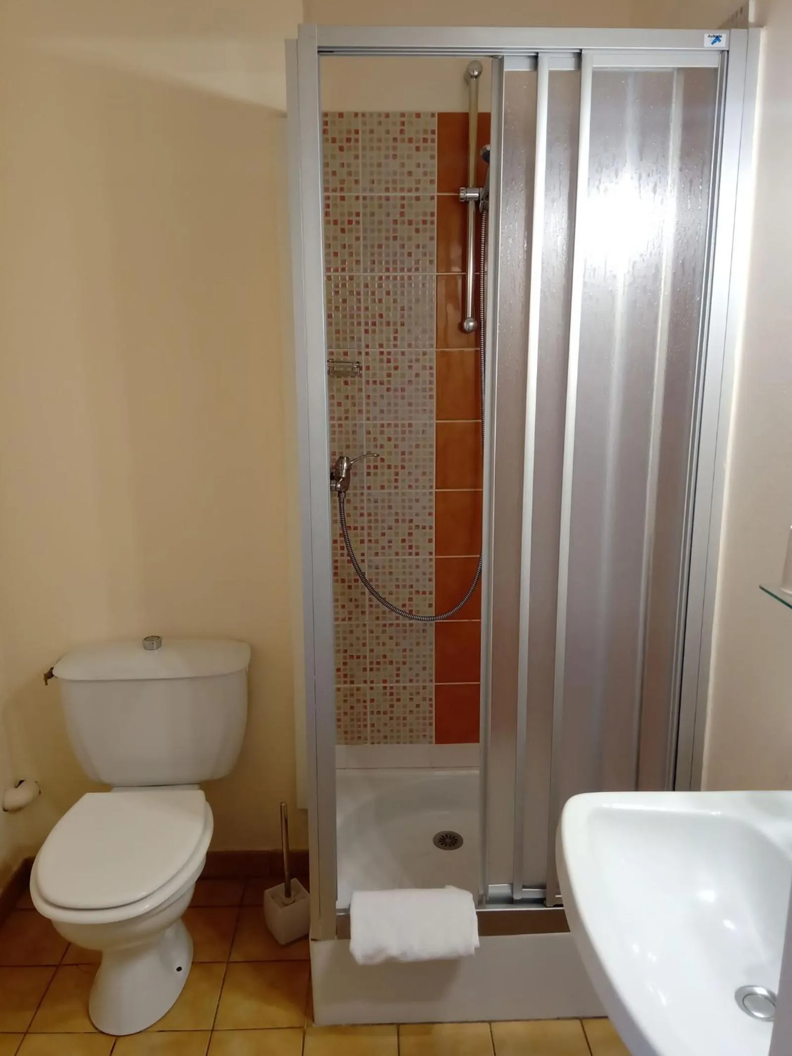 Bathroom in Hôtel des Vignes - Juliénas