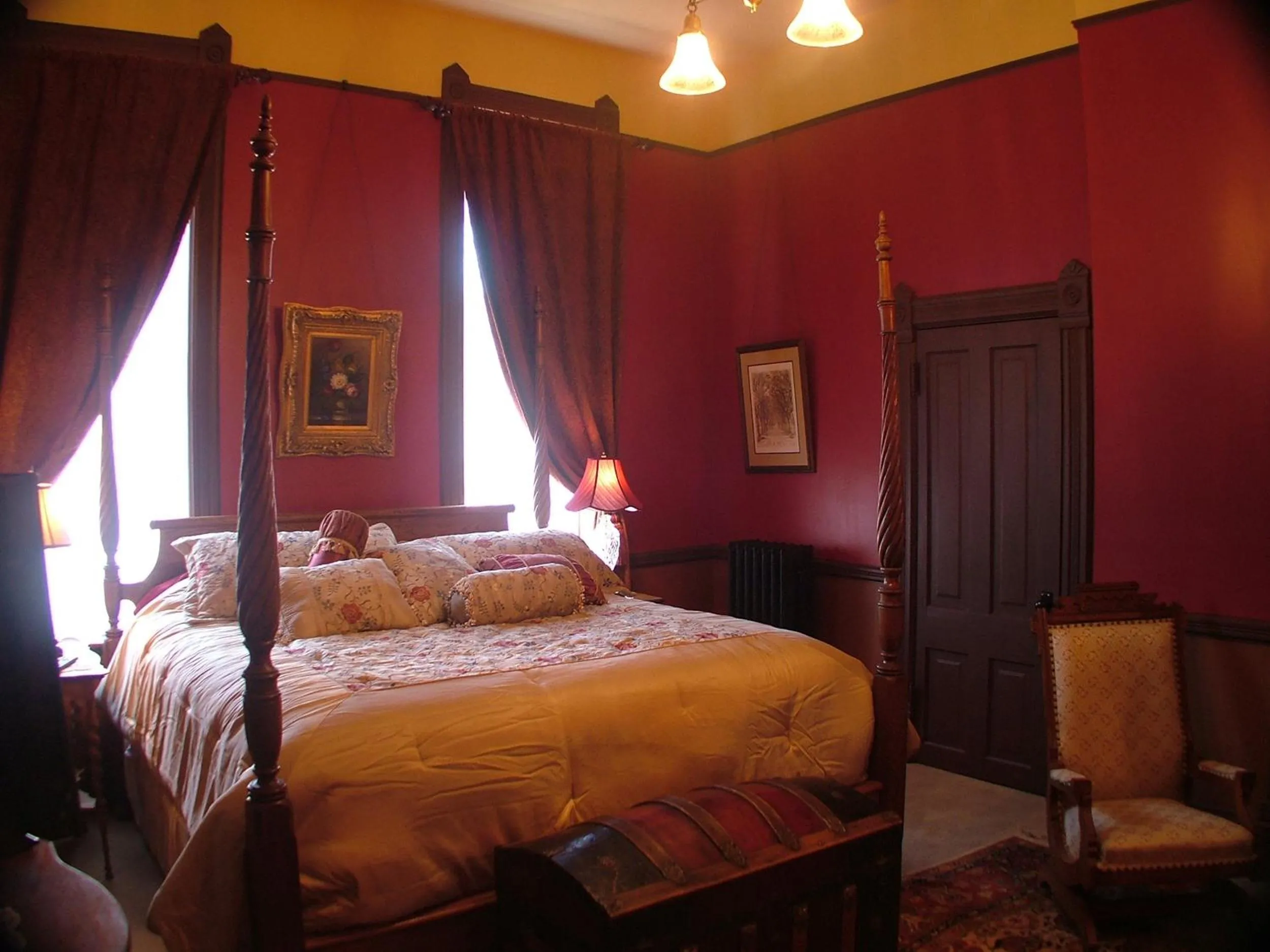 Bed in Martin & Mason Hotel