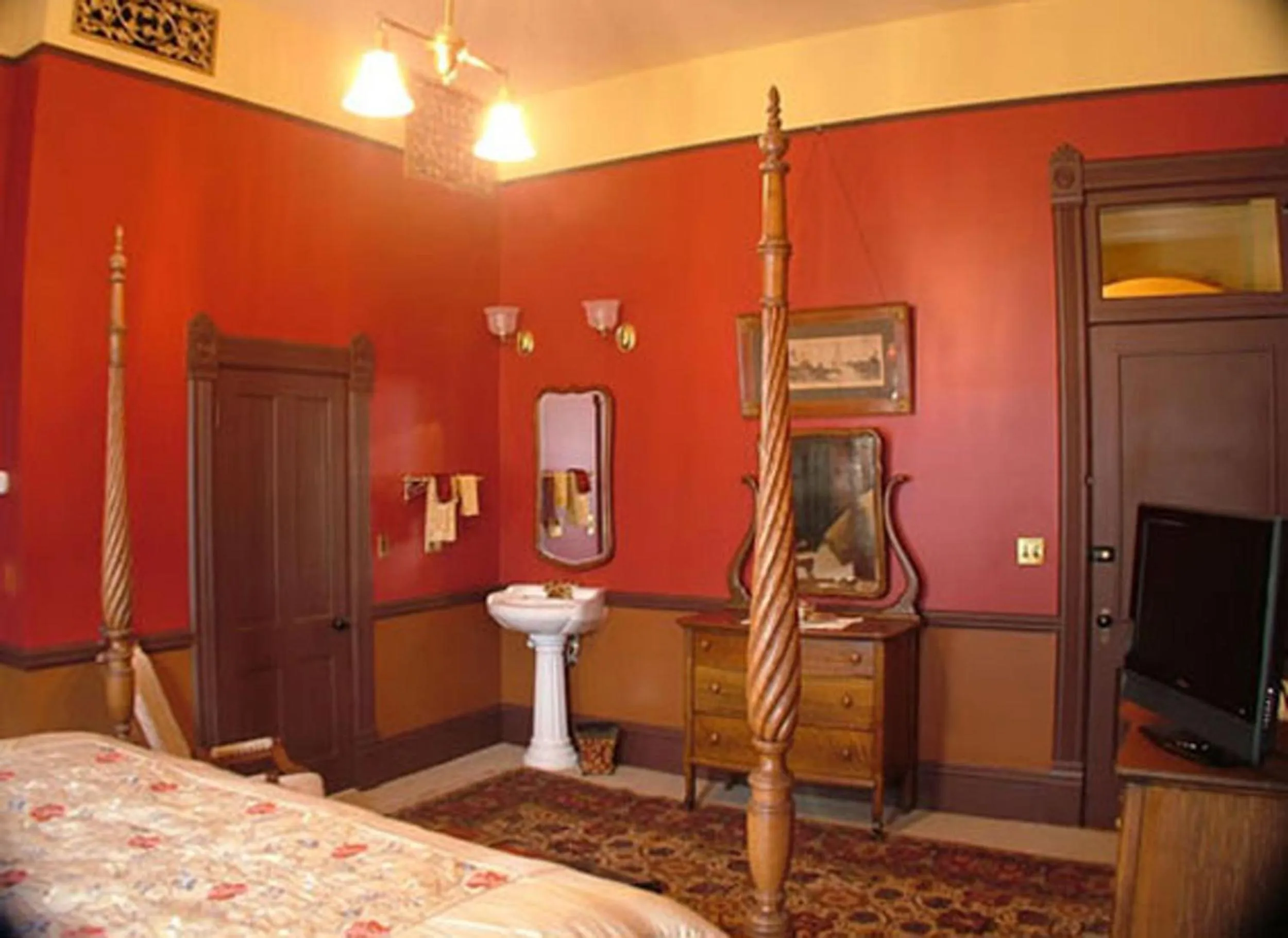 Bed in Martin & Mason Hotel