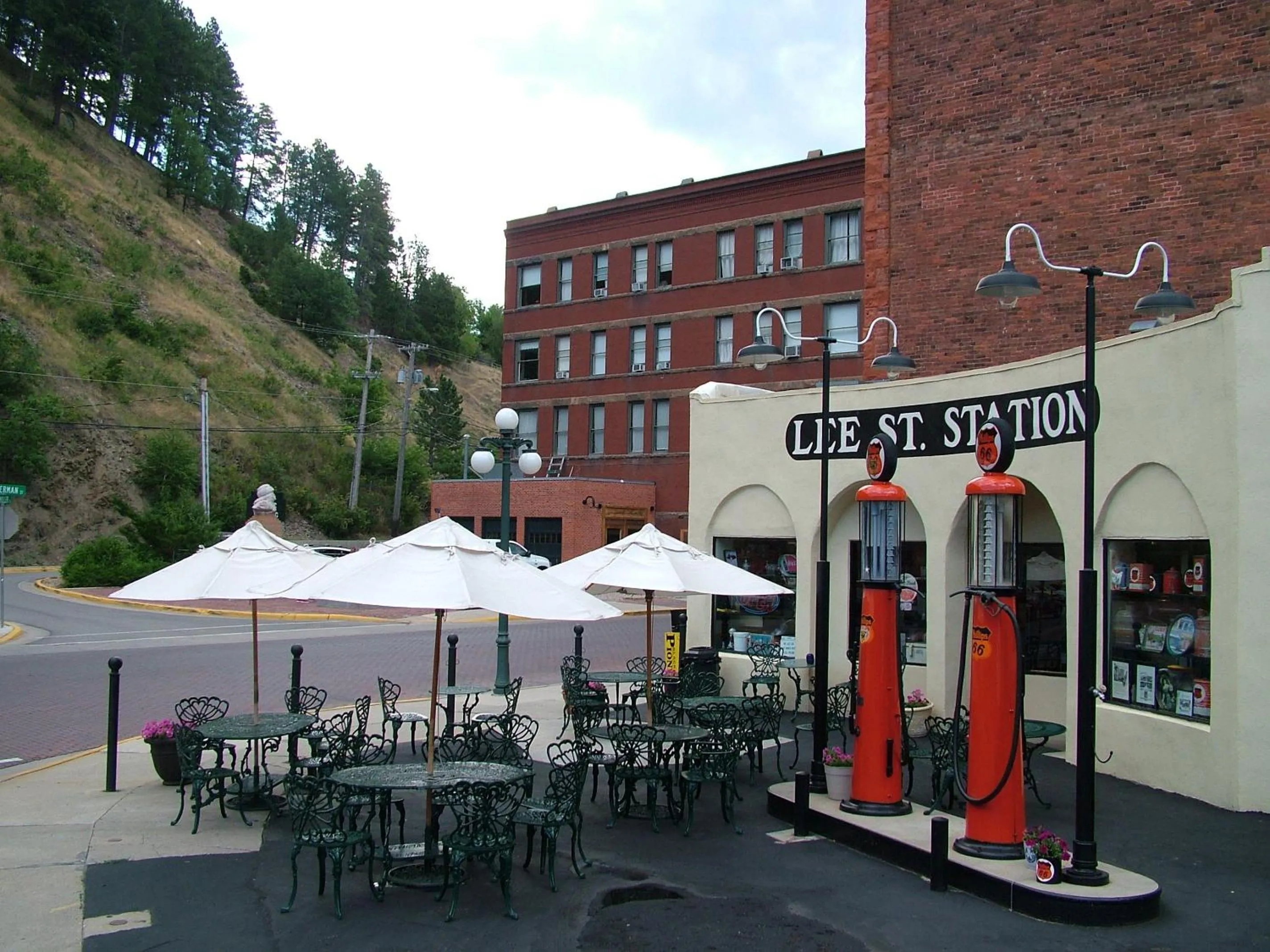 Restaurant/places to eat in Martin & Mason Hotel