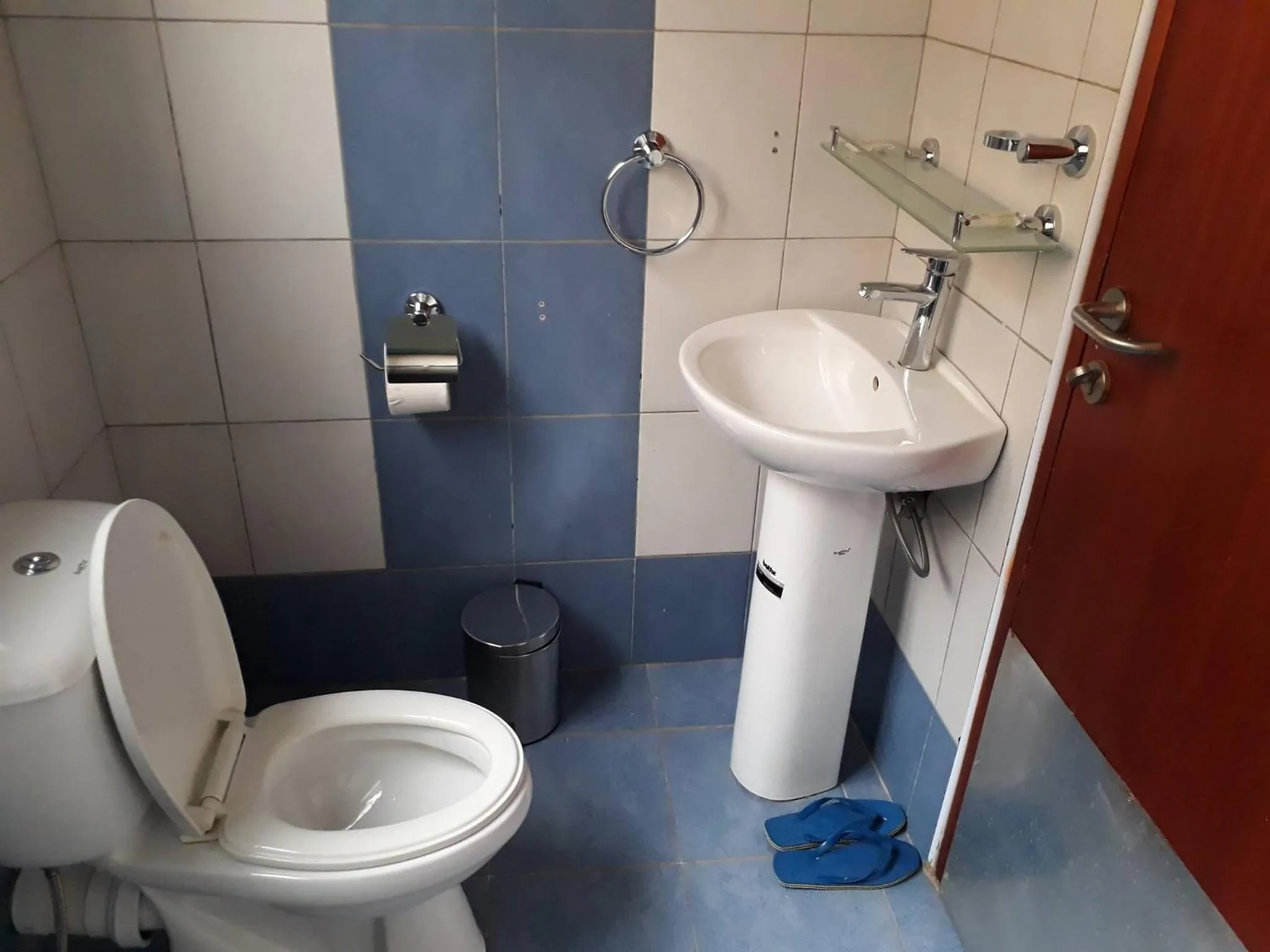 Toilet in Egret Pilgrims Inn