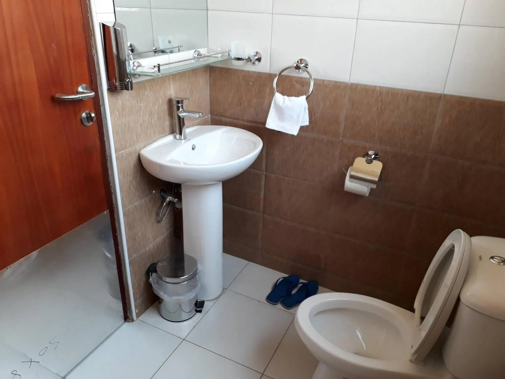 Toilet in Egret Pilgrims Inn