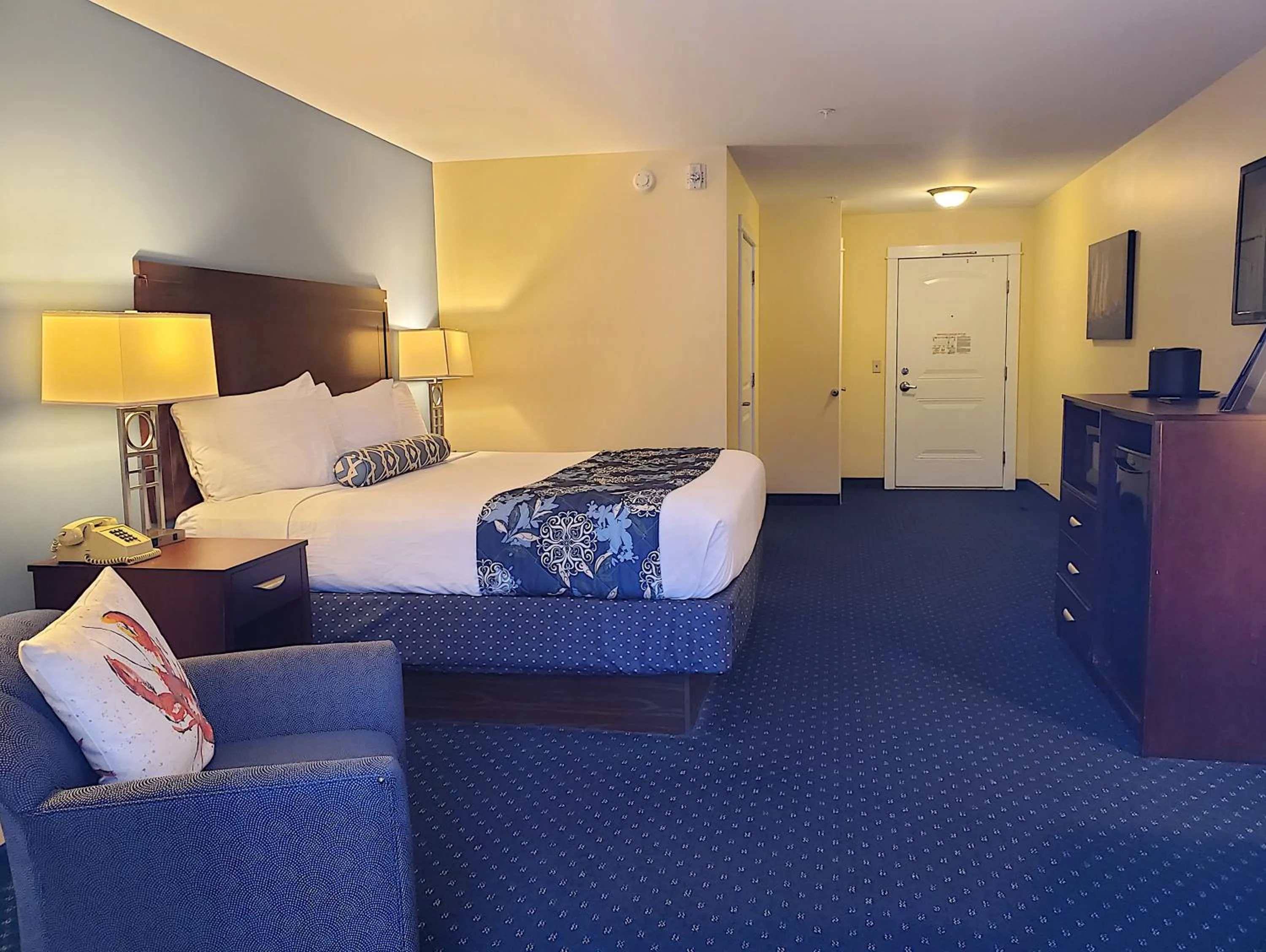 Photo of the whole room, Bed in Bar Harbor Manor