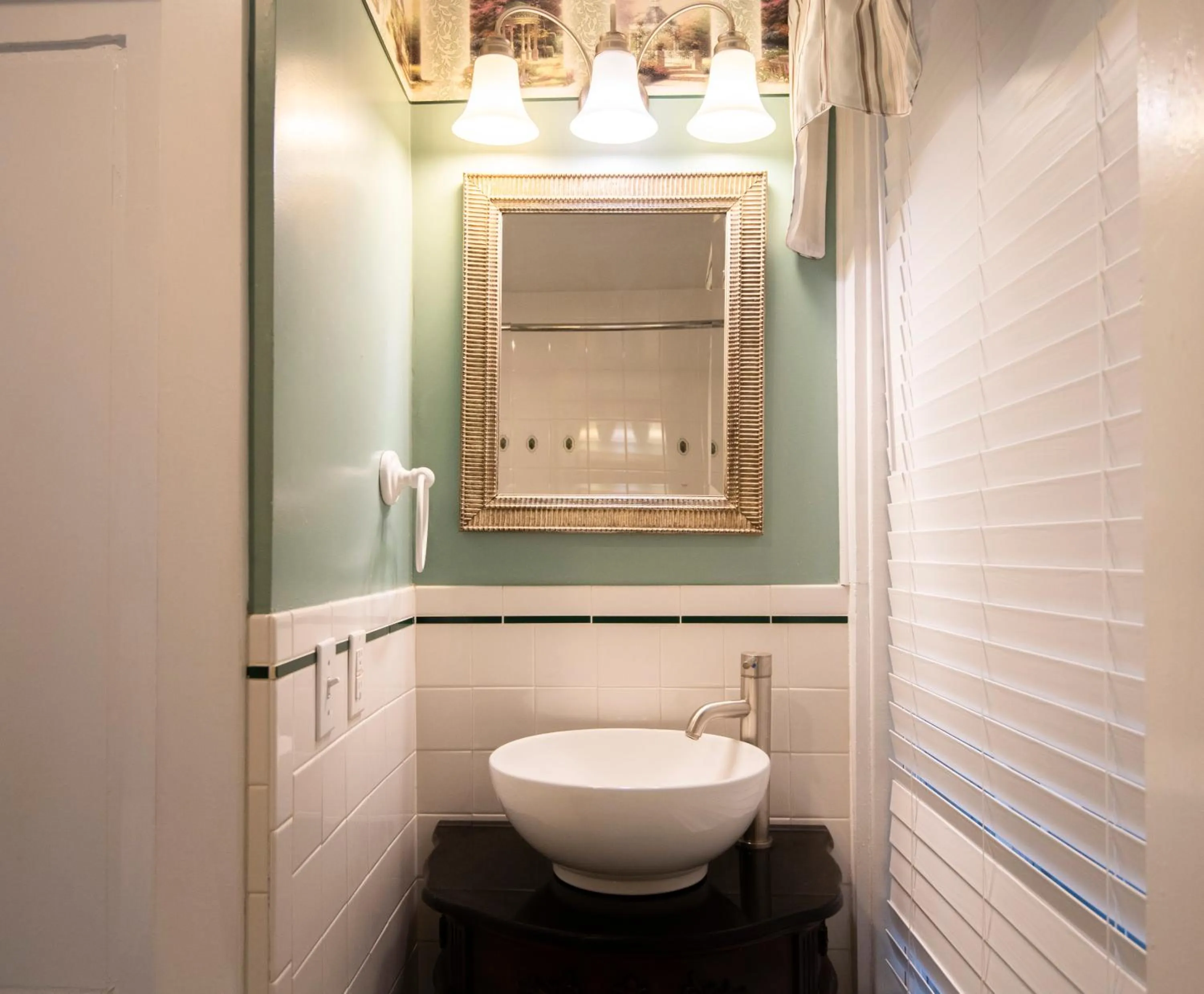 Bathroom in Bar Harbor Manor