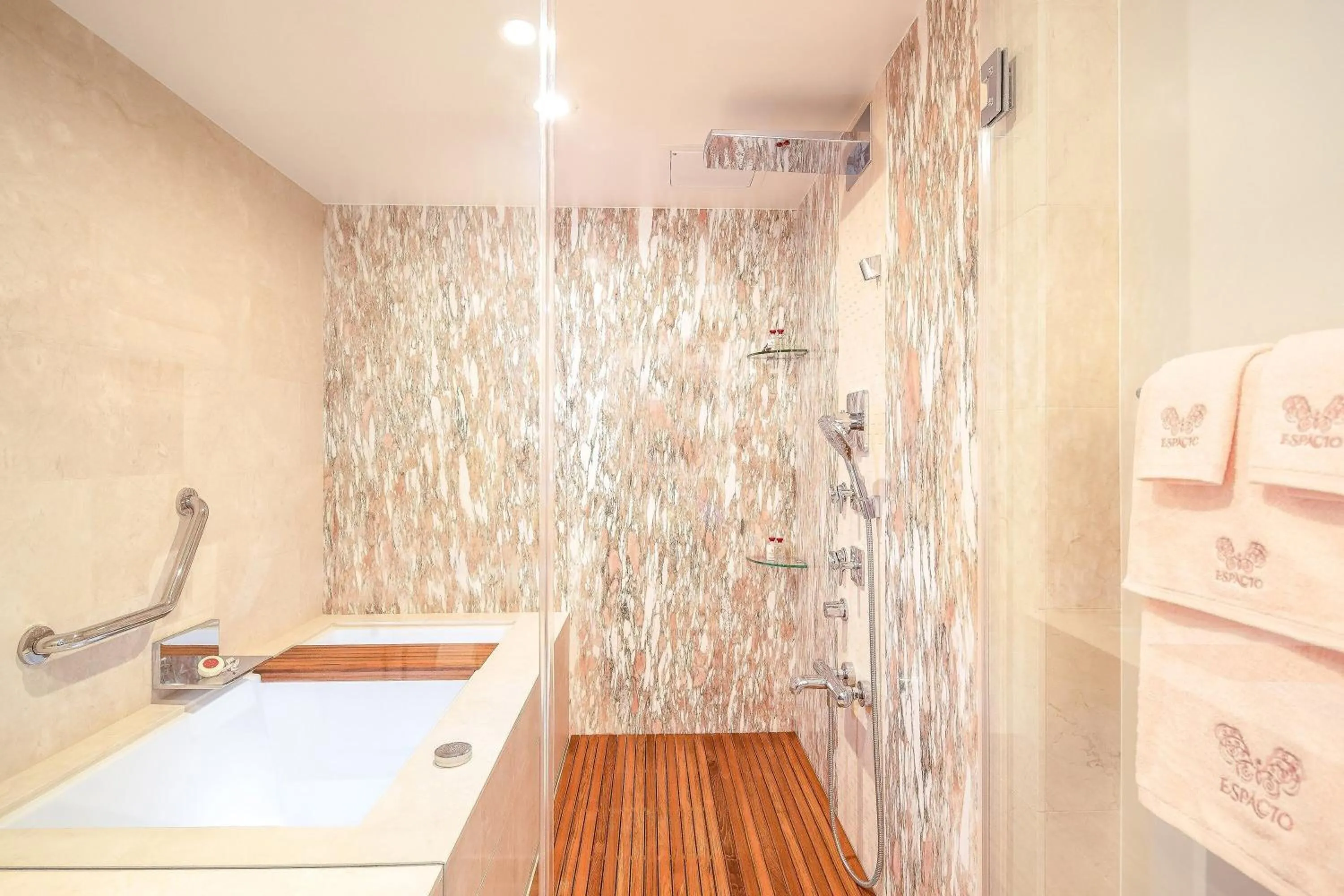 Shower in ESPACIO THE JEWEL OF WAIKIKI