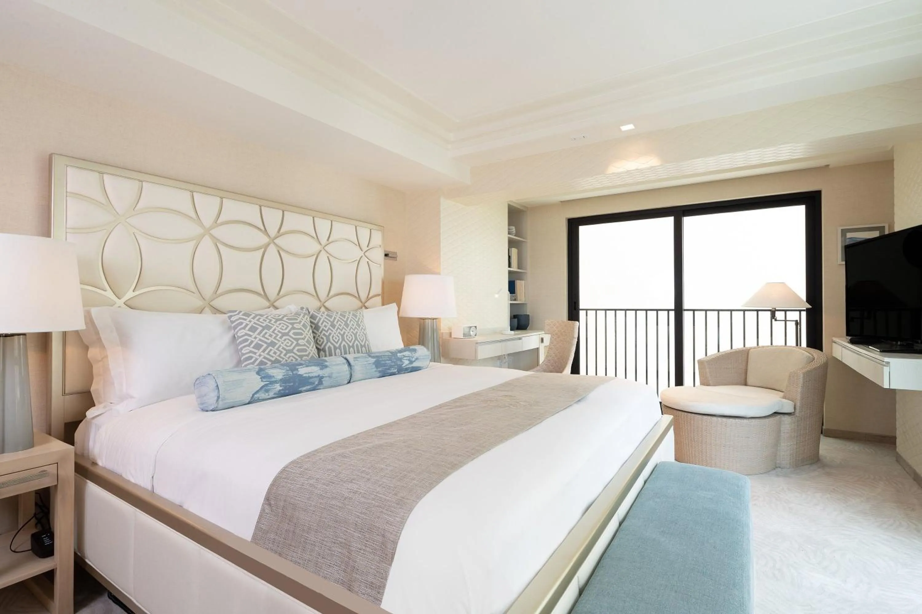 Bed in ESPACIO THE JEWEL OF WAIKIKI