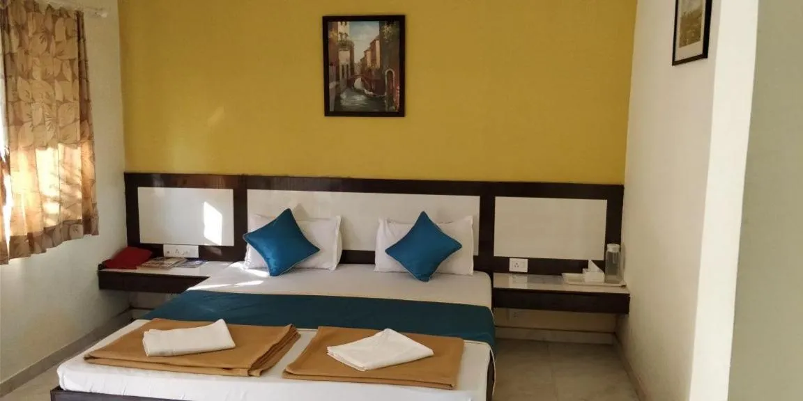 Photo of the whole room, Bed in Sea Winds Hotel, Guhagar