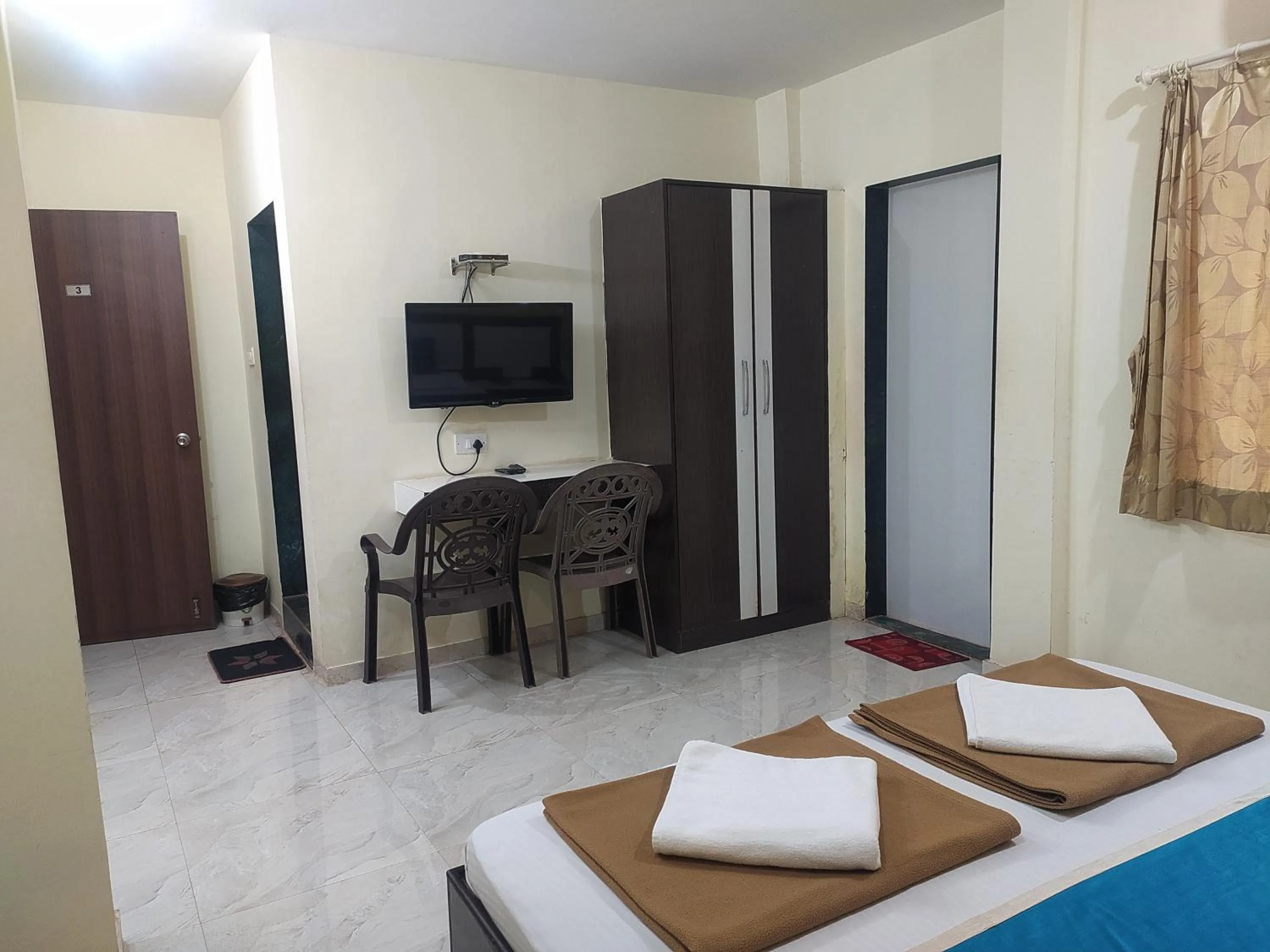 Bedroom, Bed in Sea Winds Hotel, Guhagar