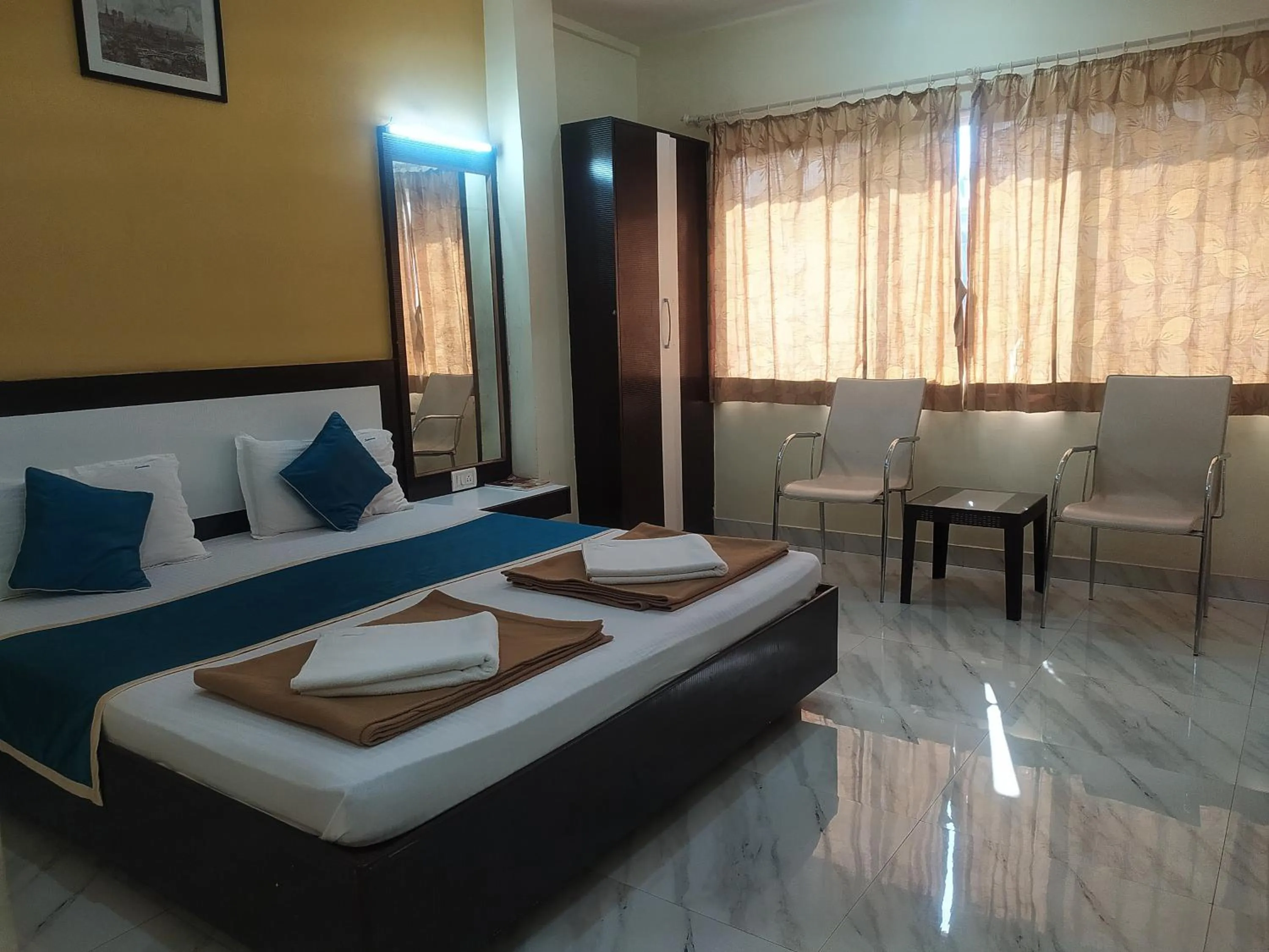 Bedroom, Bed in Sea Winds Hotel, Guhagar